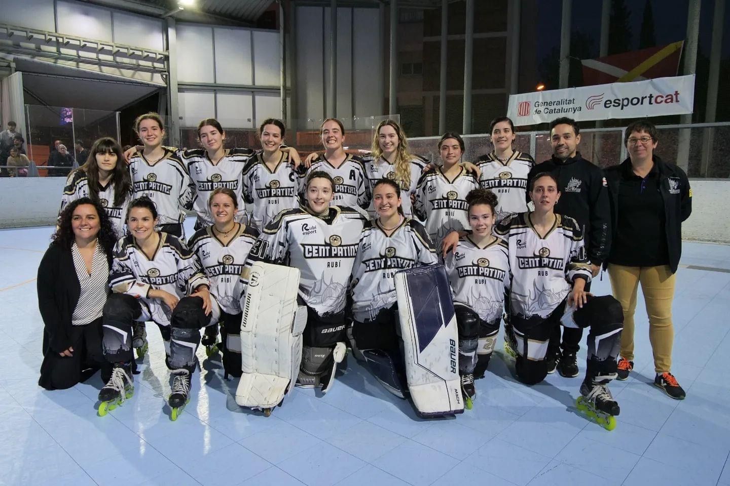 L'equip femení del Cent Patins cau a la lliga. FOTO: Cedida L'equip femení del Cent Patins cau a la lliga. FOTO: Cedida