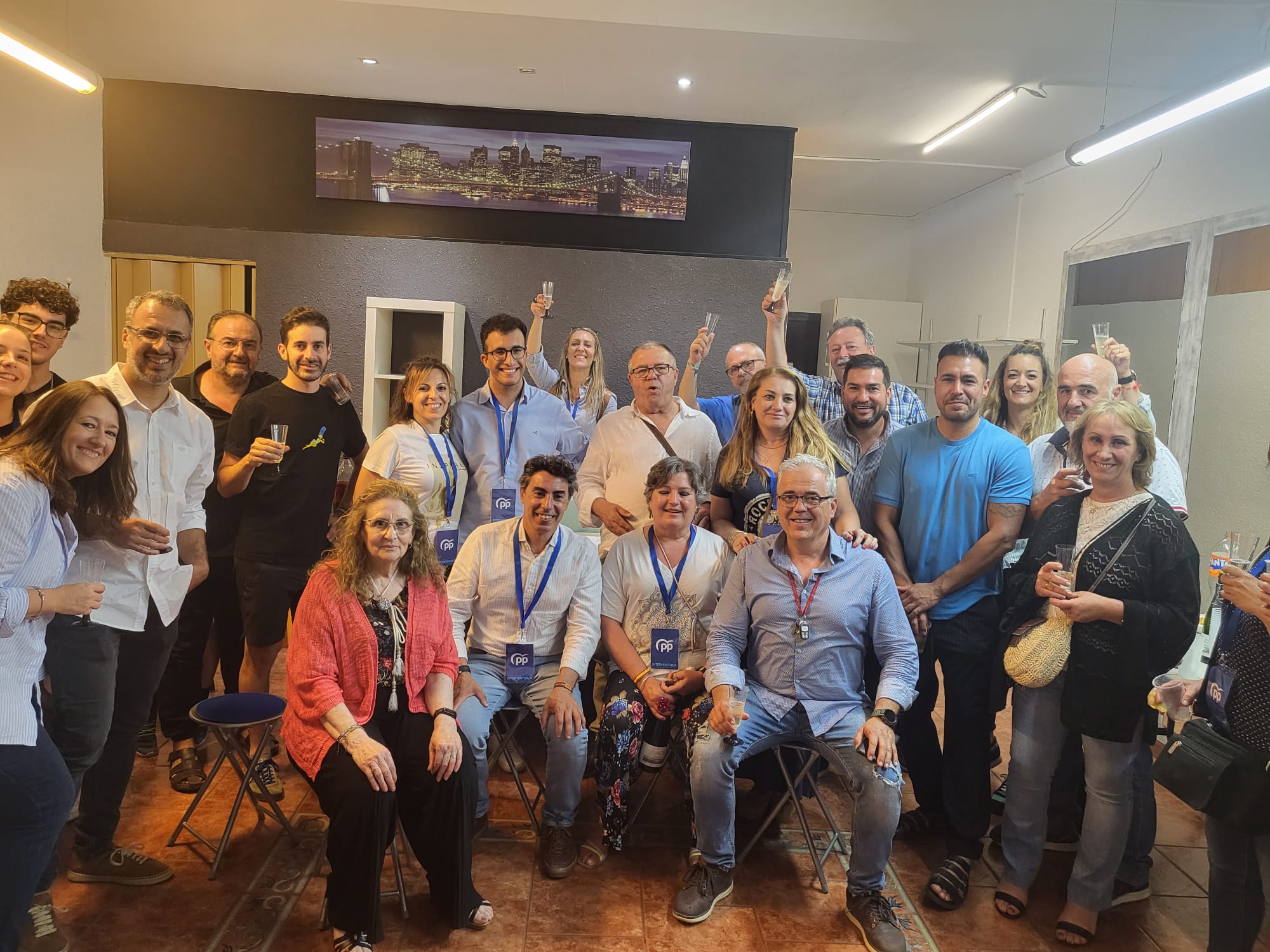 Membres del Partit Popular de Rubí celebrant els resultats electorals. FOTO: Cedida.