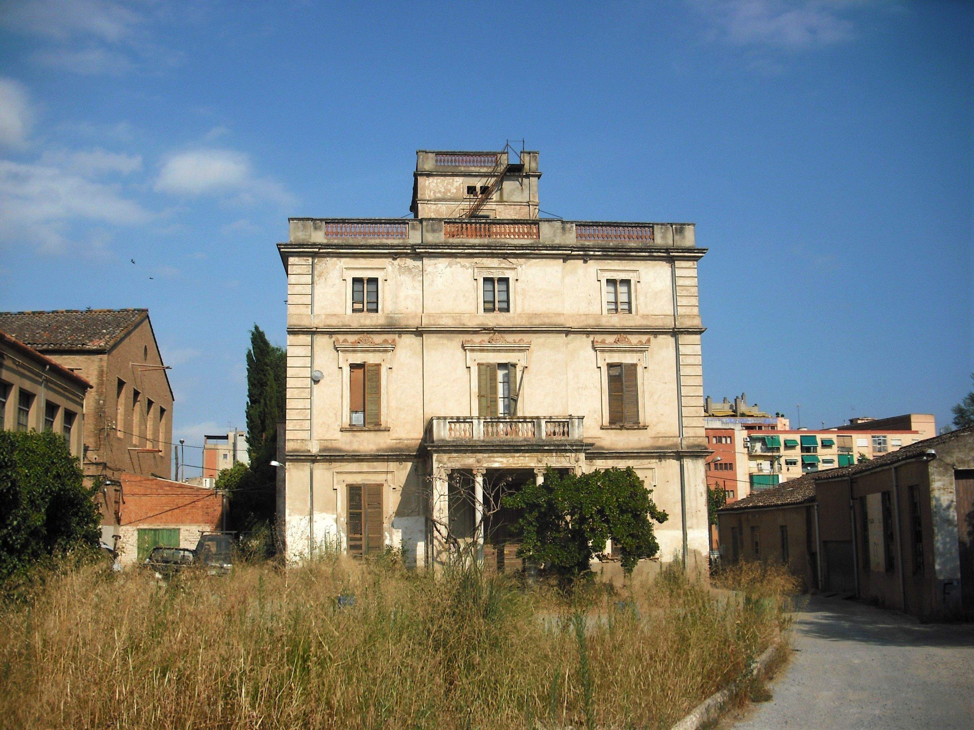 Casa del Vapor Nou, vista des de l'oest a l'agost del 2010. FOTO: Jordi Vilalta