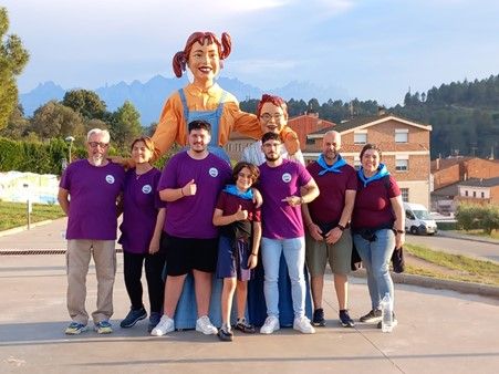 Els gegants de Ca n'Oriol en una visita al Pont de Vilomara i Rocafort. FOTO: Cedida