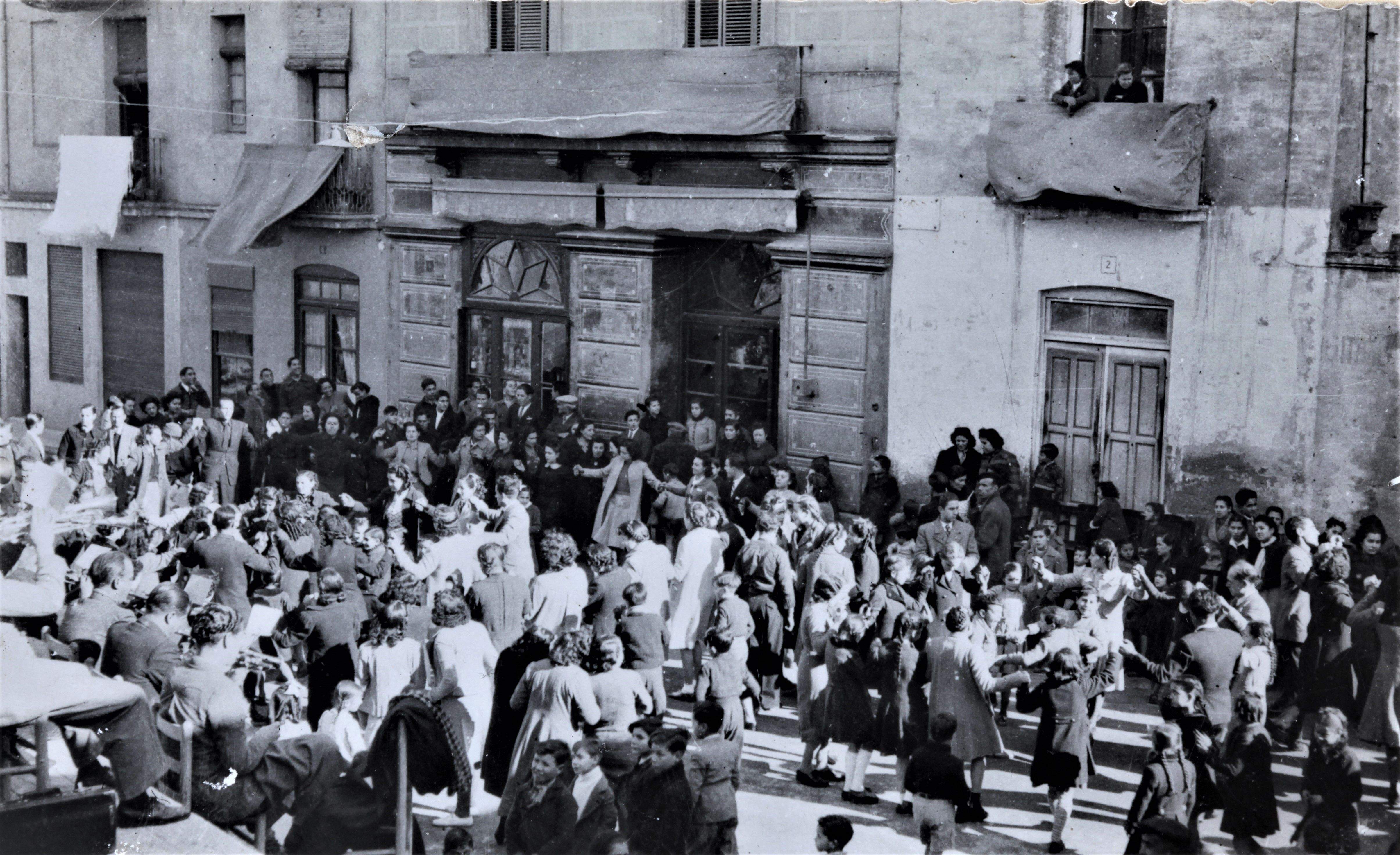 Una sardana a Rubí el 1941. FOTO: Arxiu del Museu de Rubí
