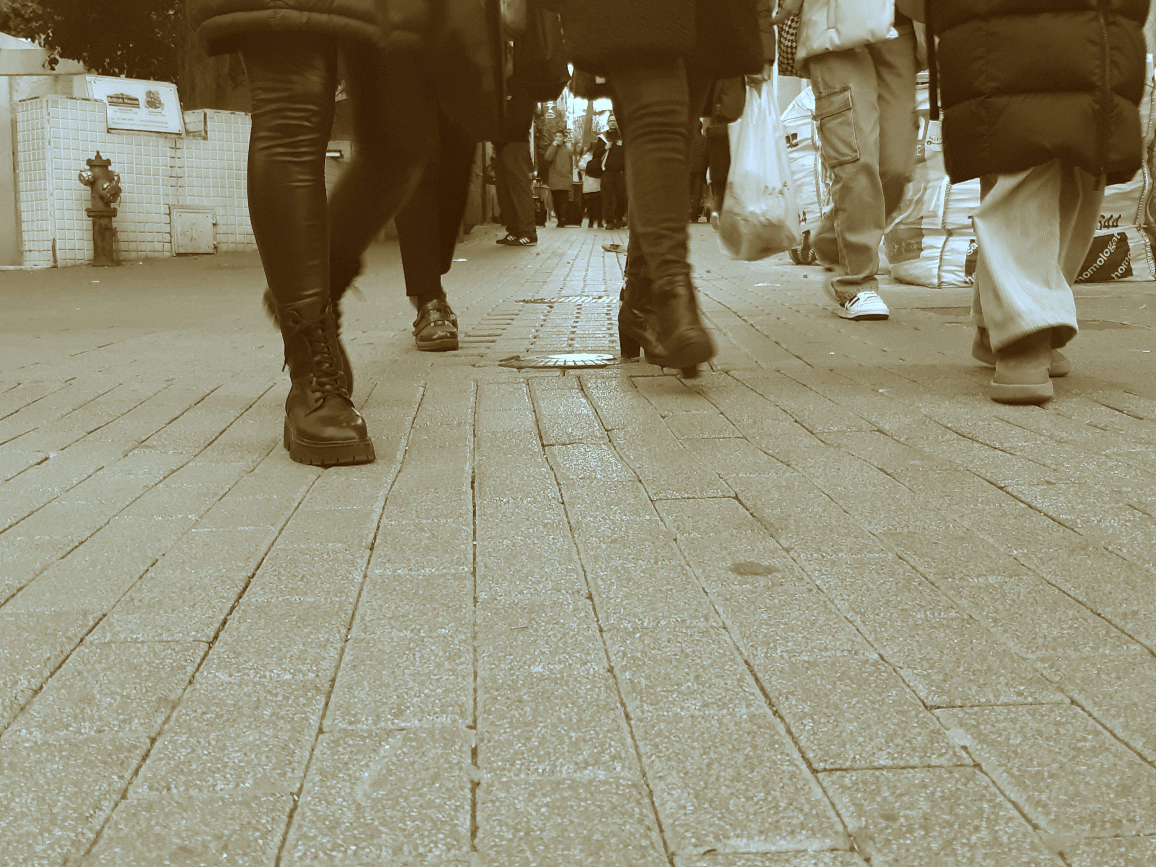 Els xiclets o el termòmetre de què embrutem. FOTO: Andrea Sanchez