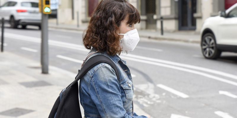 La mascareta serà obligatòria en centres sanitaris i residències. FOTO: Bernat Millet