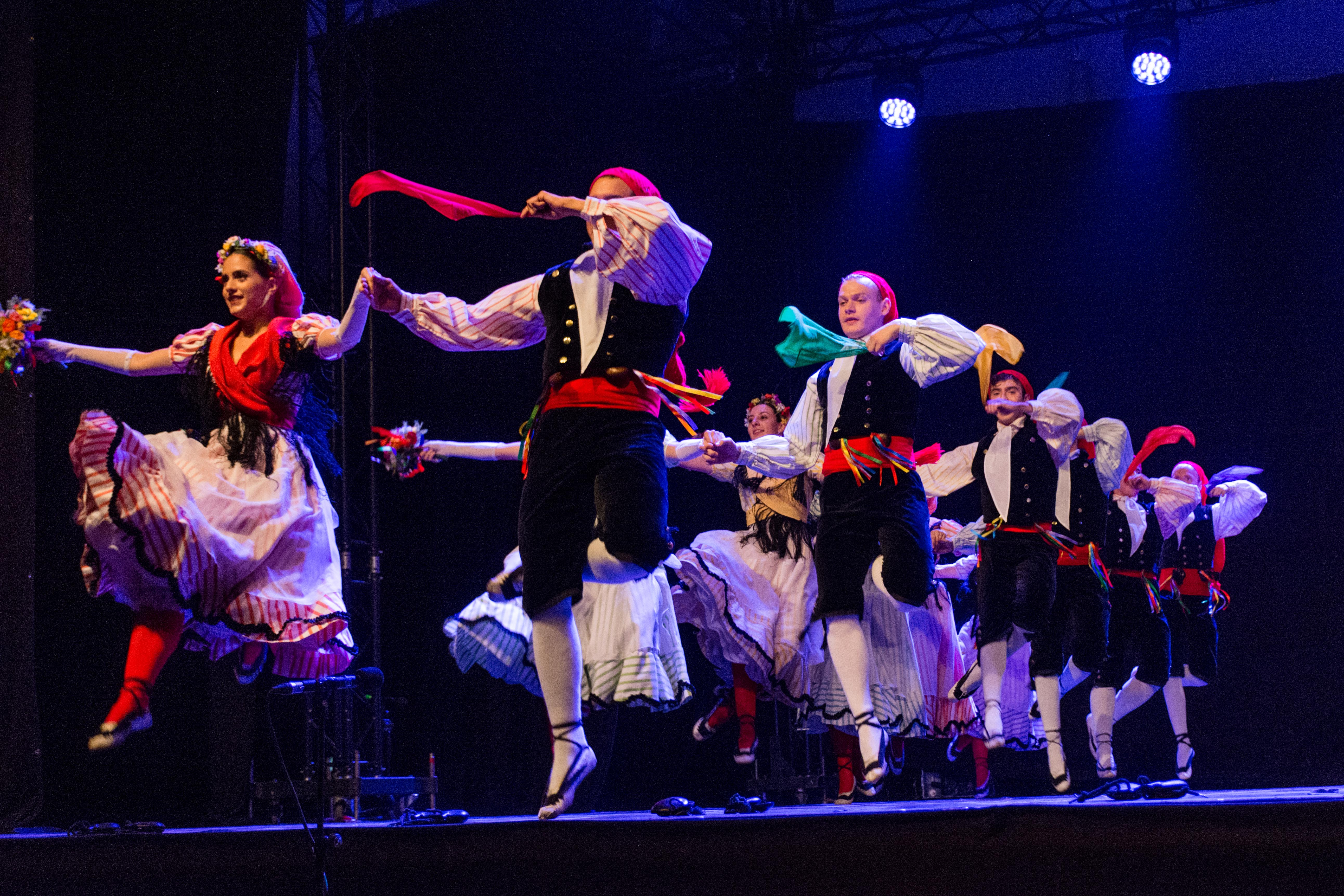 Espectacle de l'Esbart Dansaire per la Festa Major. FOTO: Carmelo Jiménez