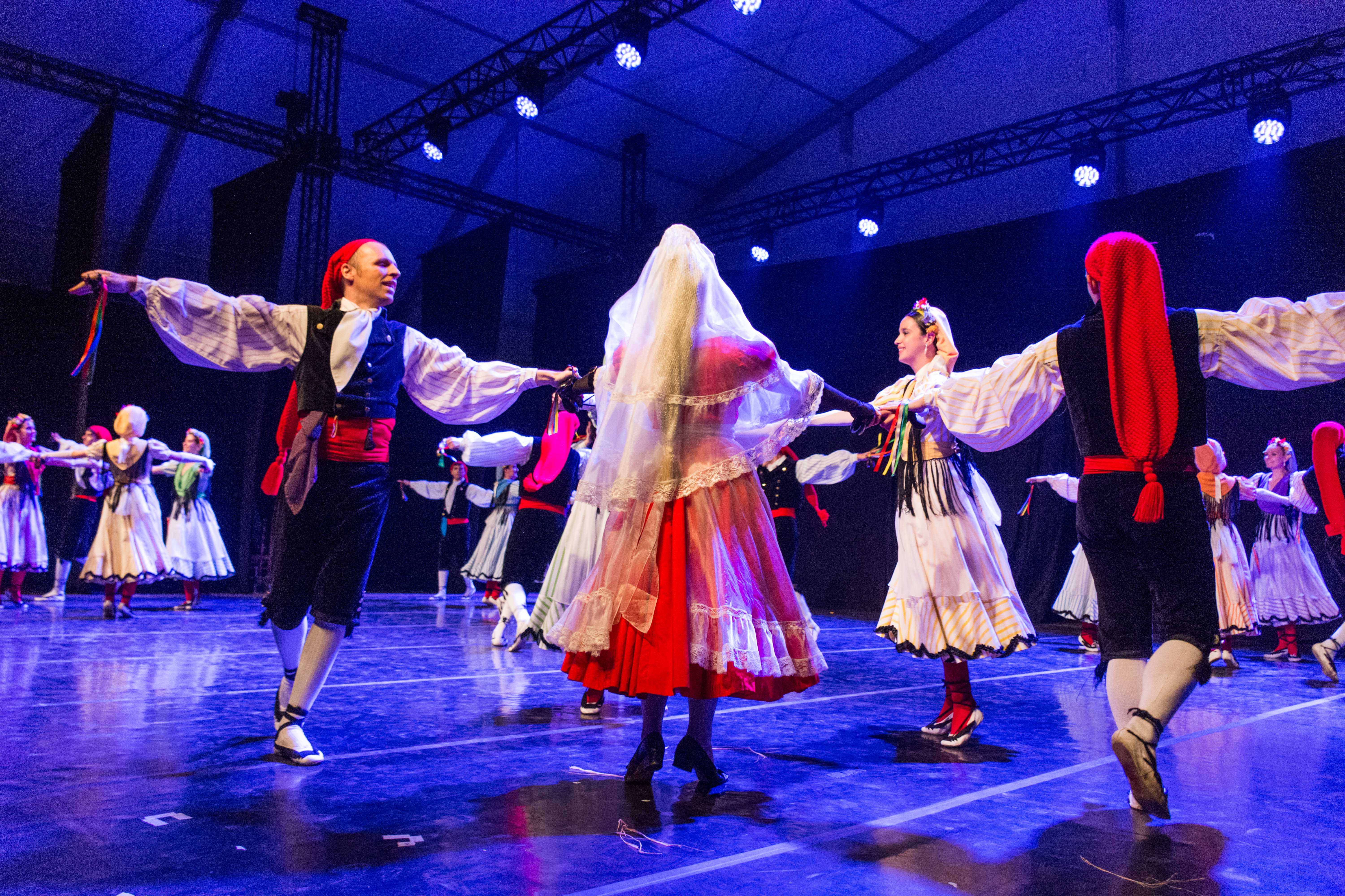 Espectacle de l'Esbart Dansaire per la Festa Major. FOTO: Carmelo Jiménez