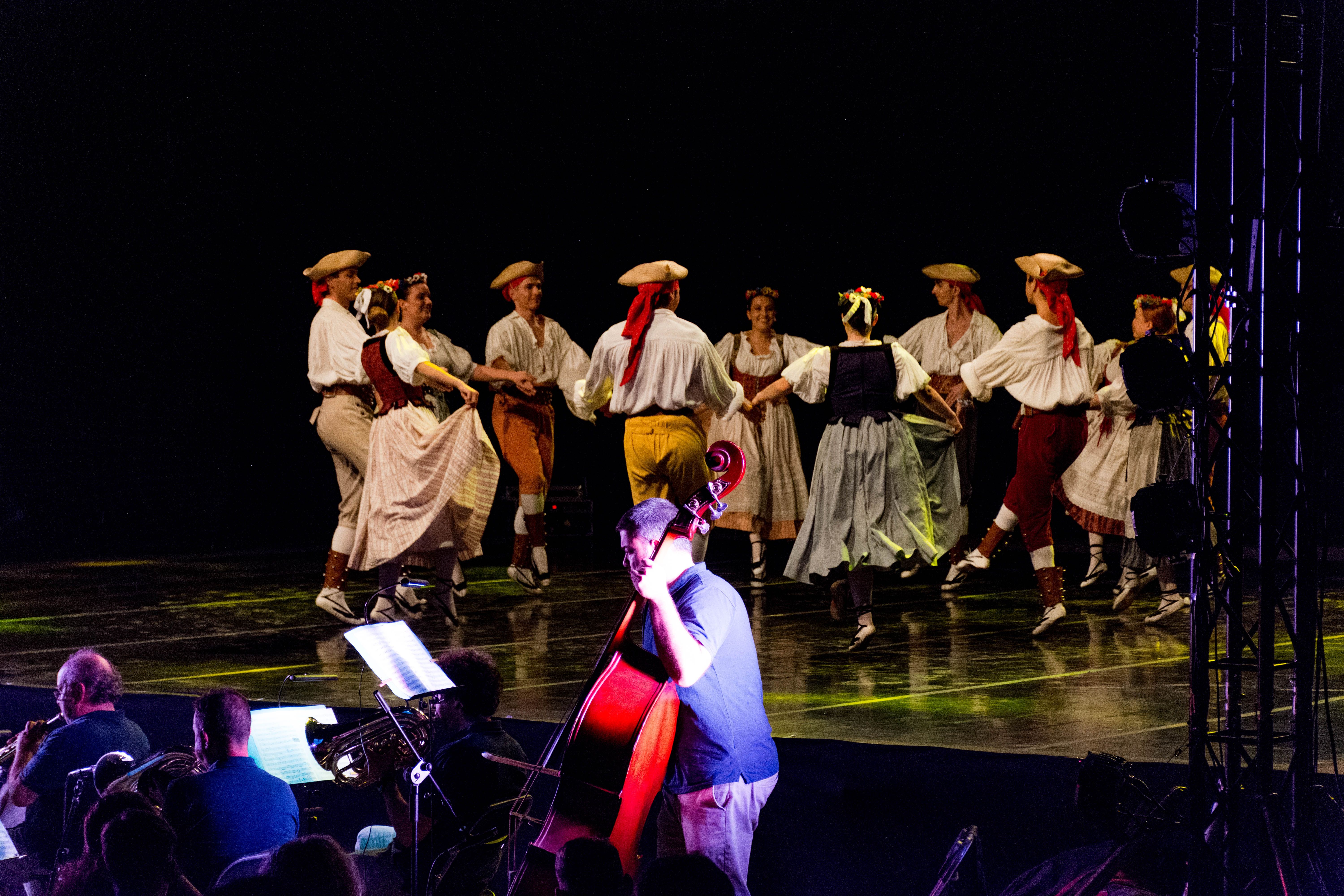 Espectacle de l'Esbart Dansaire per la Festa Major. FOTO: Carmelo Jiménez