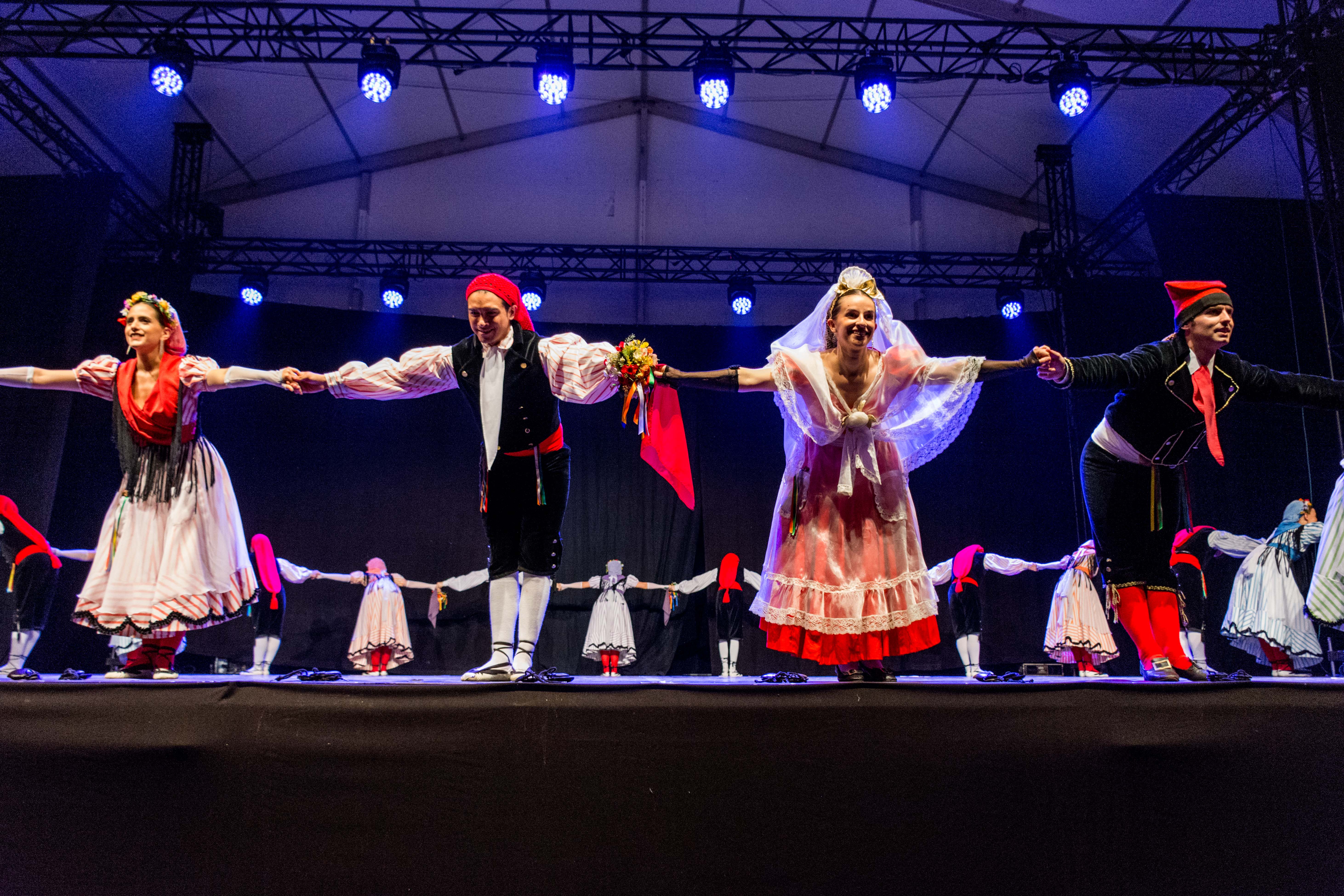 Espectacle de l'Esbart Dansaire per la Festa Major. FOTO: Carmelo Jiménez