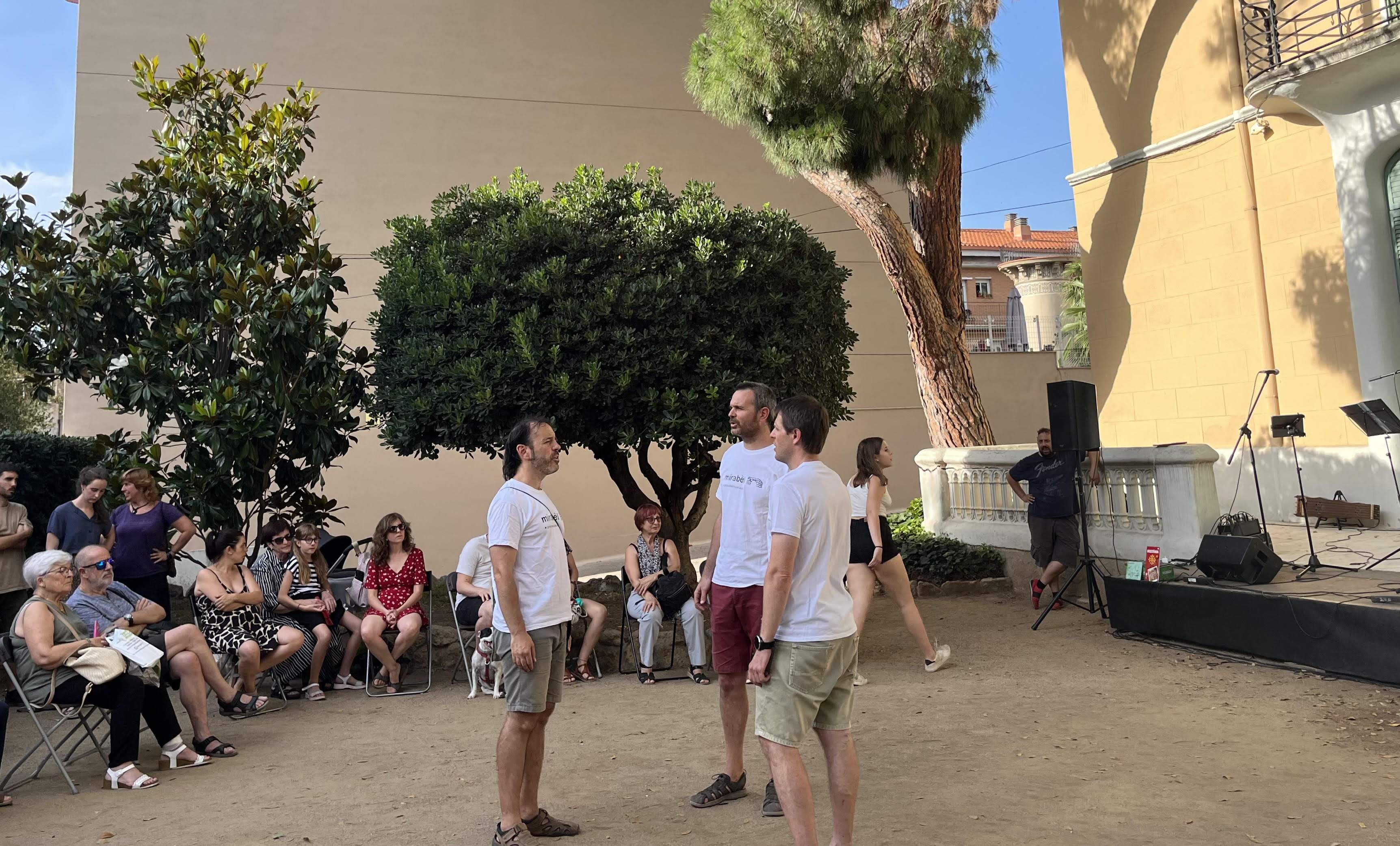 Miràbel és un grup que toca cançons del folklore d'Occitània a l'Ateneu. FOTO: Pablo Sánchez-Montañés 