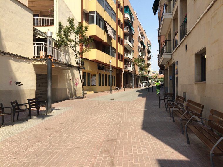 Es recomana beure aigua constantment i evitar sortir a l’exterior durant les hores de més xafogor. FOTO: Núria Escudé