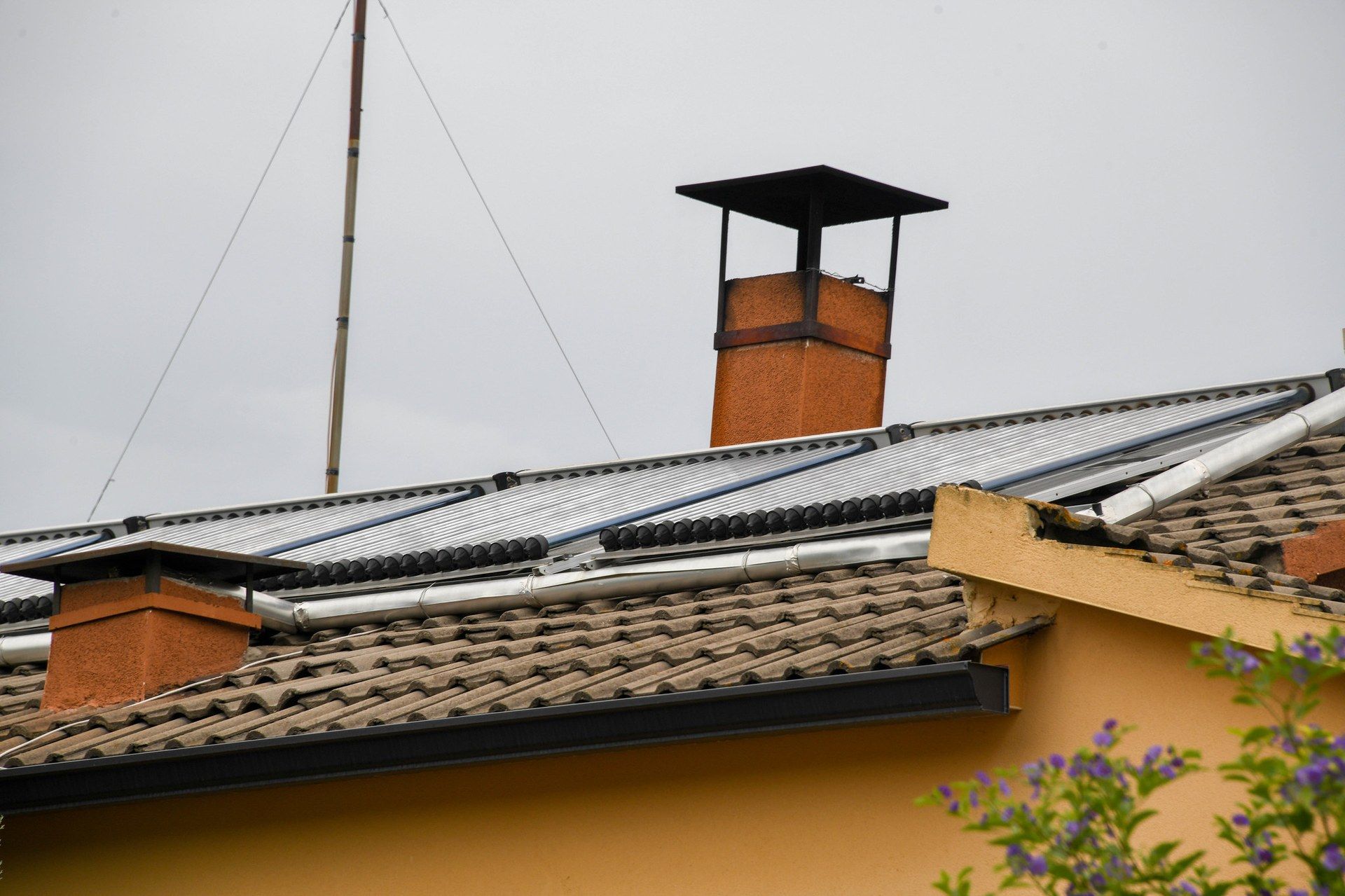 Els participants rebran la formació que permet fer instal·lacions de plaques fotovoltaiques i el certificat d'ajudant de processos de certificació energètica d'edificis. Foto: Localpres