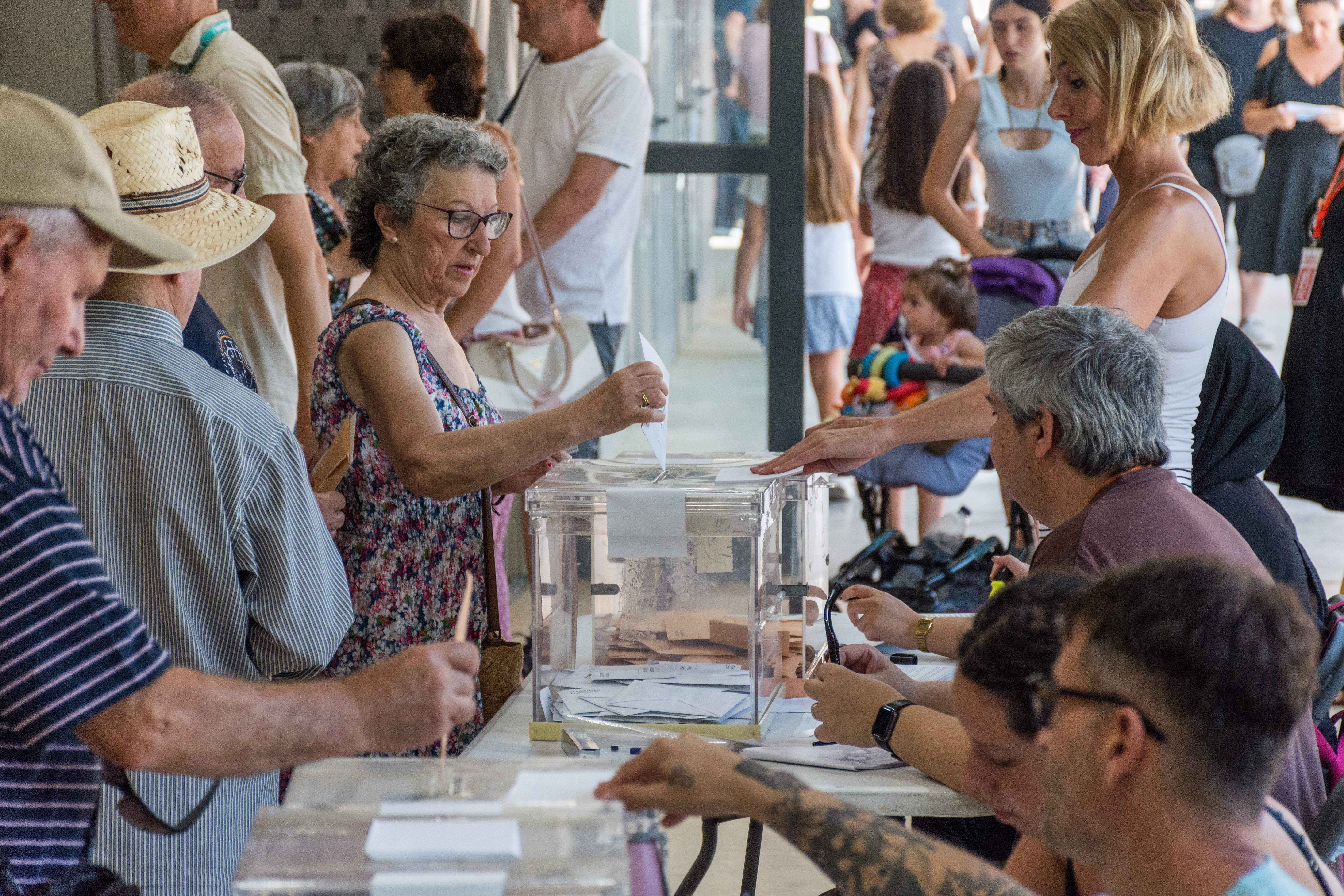 Rubí acudeix a les urnes. Foto: Carmelo Jiménez Rubí acudeix a les urnes. Foto: Carmelo Jiménez