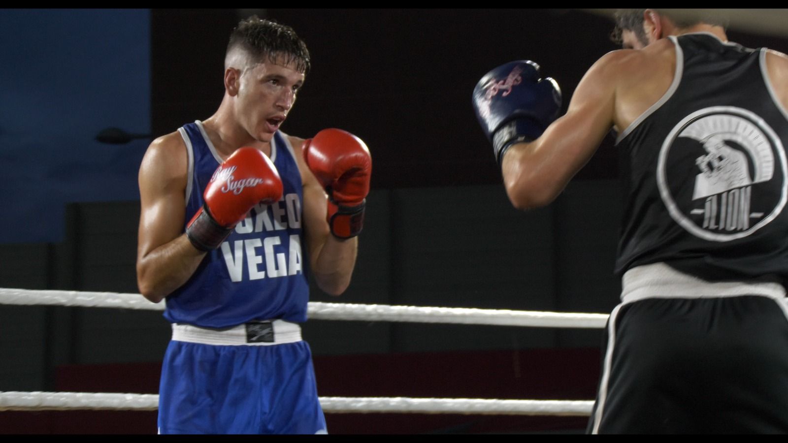 L’últim dels enfrontaments amateurs va posar en escena a l’Àlex Clavell, el més experimentat dels boxejadors rubinencs. Foto: Iván Mulero