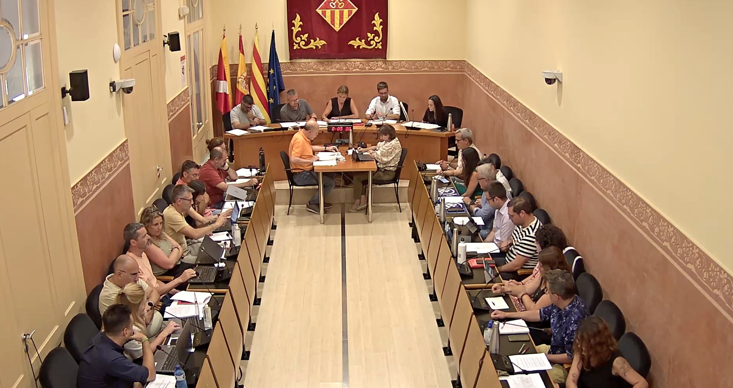 La sessió ha acabat amb la ronda de precs i preguntes, on les formacions han volgut saber més sobre els refugis climàtics, les obres d'algunes zones de la ciutat i el pla per a promoure el barri de Les Torres. Foto: Ajuntament de Rubí