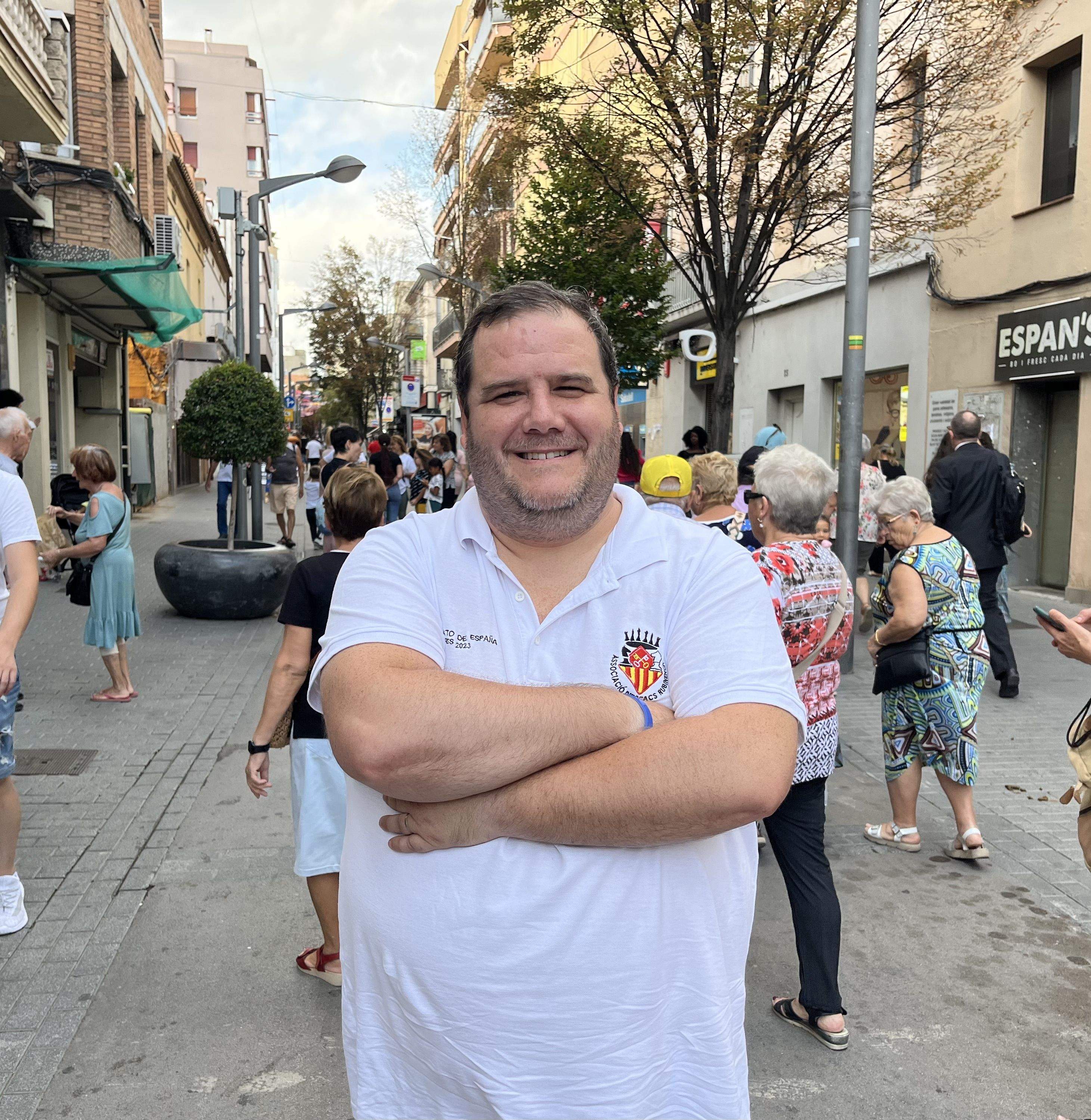 Pedro Alarcón, el nou president, parla amb nosaltres per a tractar tots els temes de "La Rubinenca", l'apassionant joc dels escacs i de les finalitats del club. Foto: P.S-M.