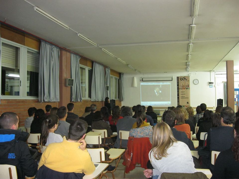 Els preus dels cursos poden variar segons les necessitats familiars, ja que molts alumnes reben bonificacions i beques per a poder formar-se en aquests idiomes. Foto: EOI