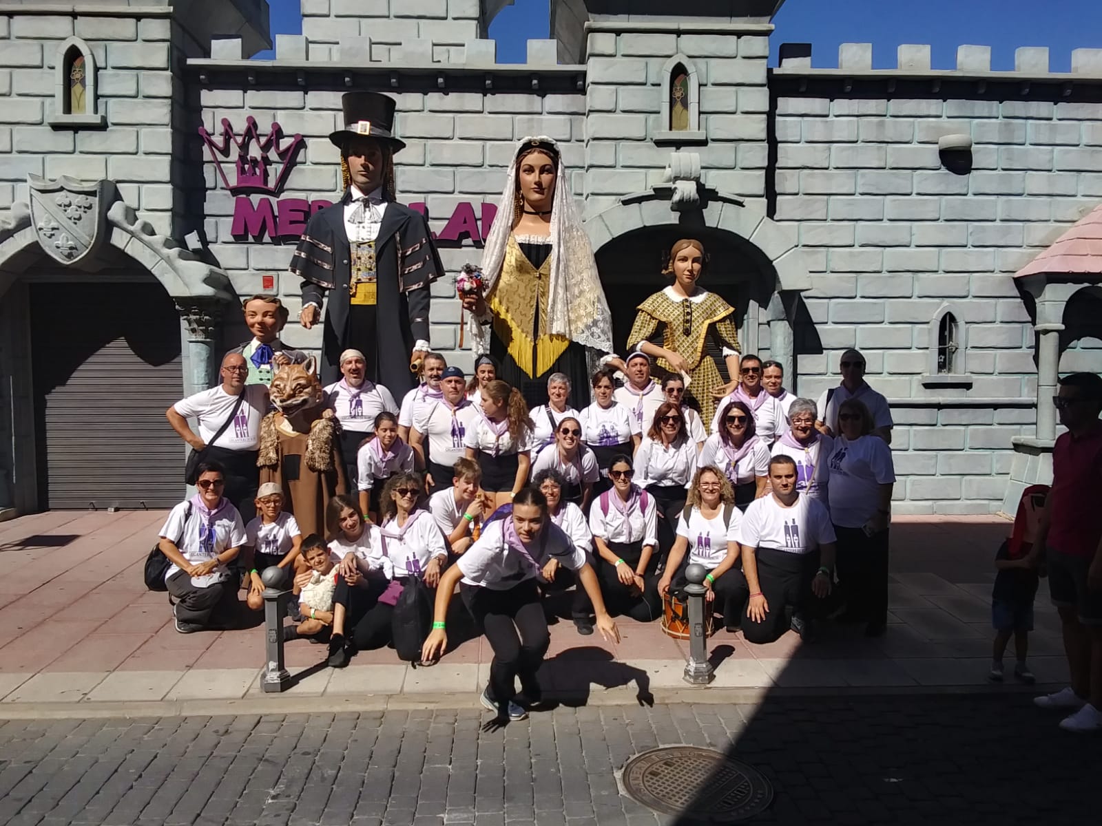 urant la plantada, es va fer la recepció oficial de les colles al Saló de Plens de l'Ajuntament amb l'alcalde. Foto: Gegants de Rubí