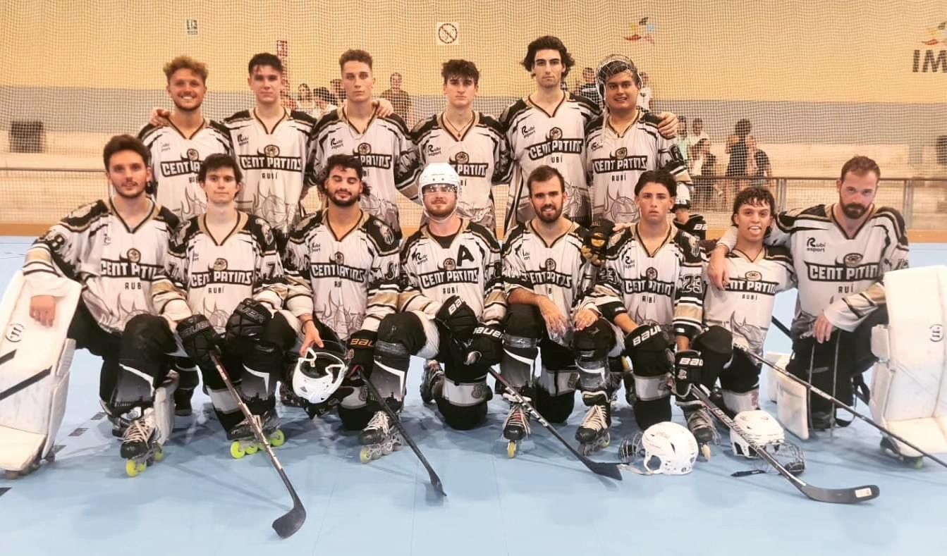 L'equip és jove i té ganes de mantenir-se ala categoria i guanyar-se un joc al primer equip. Foto: Cent Patins