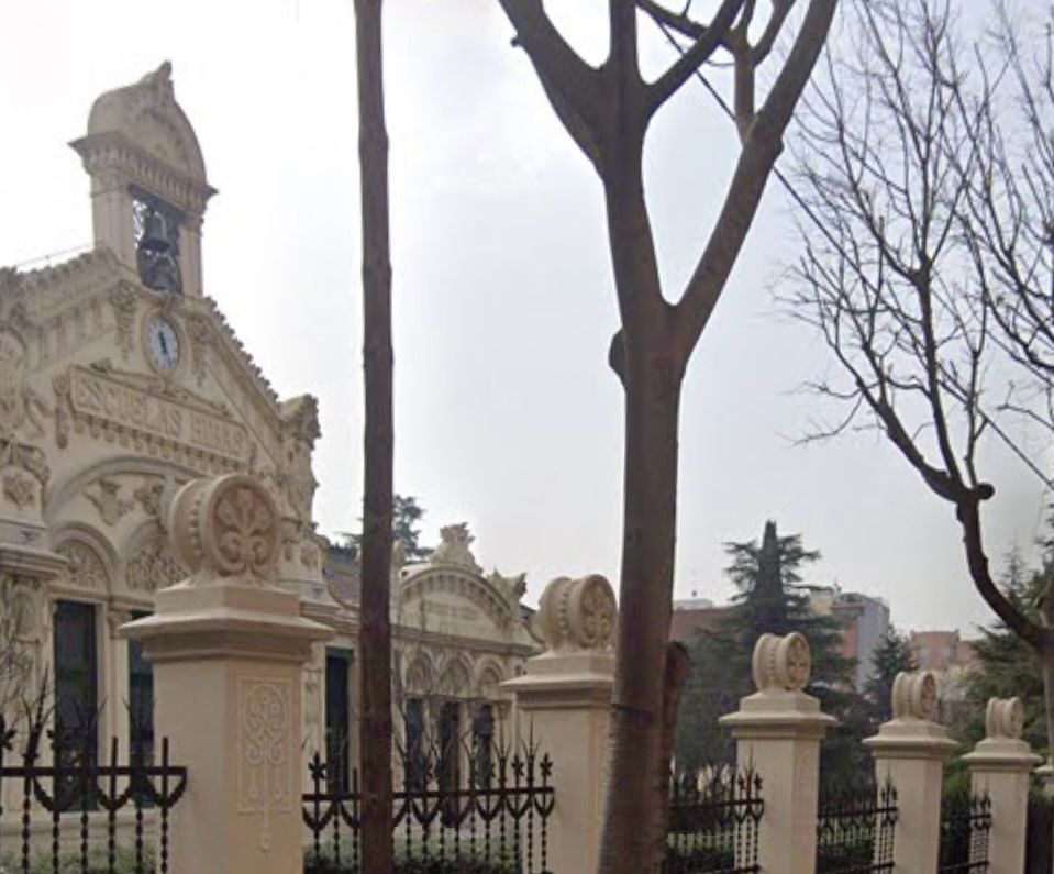 El Centre d'Estudis Rubinencs ha decidit organitzar una visita al complex modernista de les Escoles Ribas. Foto: Google Maps