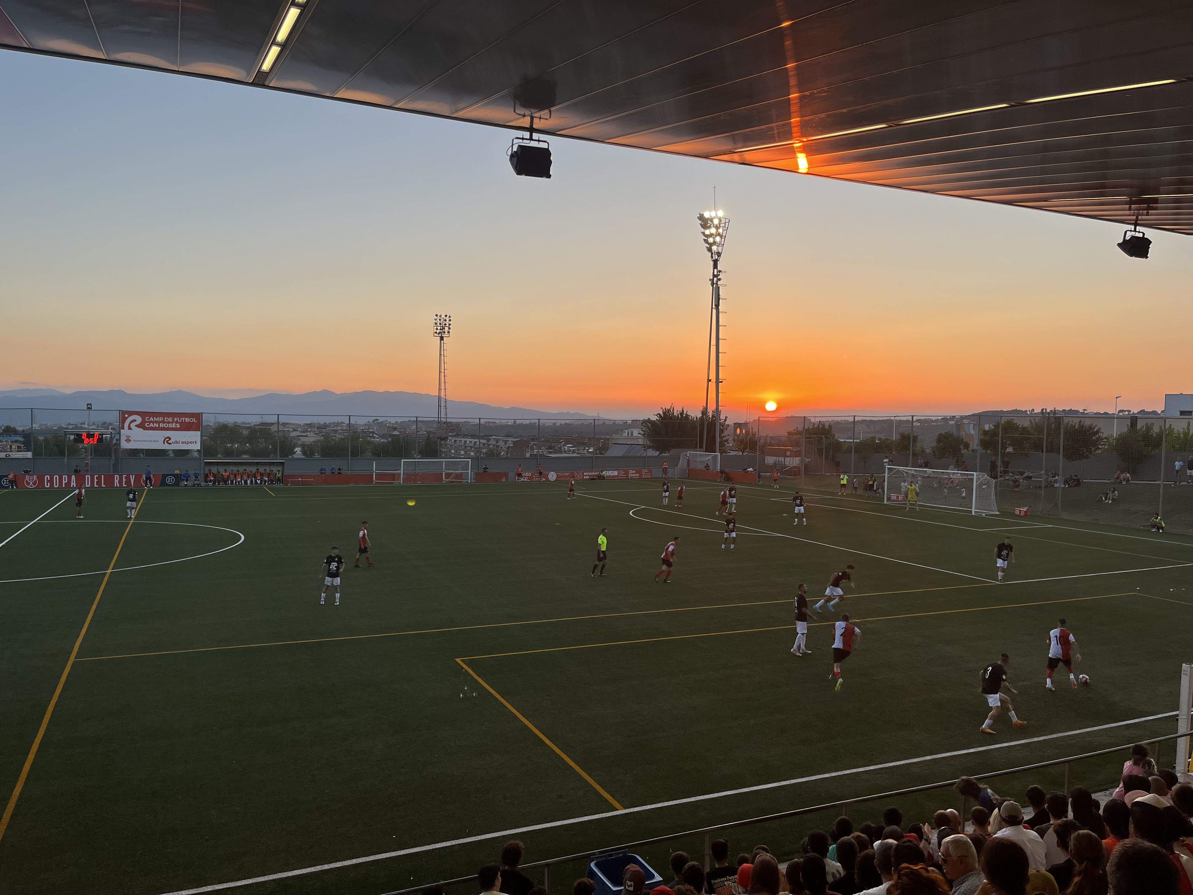 L'afició i els jugadors de Rubí van celebrar aquest fet històric i ara ja s'estan preparant per a la següent ronda amb l'objectiu d'emportar-se la Copa del Rei. Foto: P.S. L'afició i els jugadors de Rubí van celebrar aquest fet històric i ara ja s'estan preparant per a la següent ronda amb l'objectiu d'emportar-se la Copa del Rei. Foto: P.S.