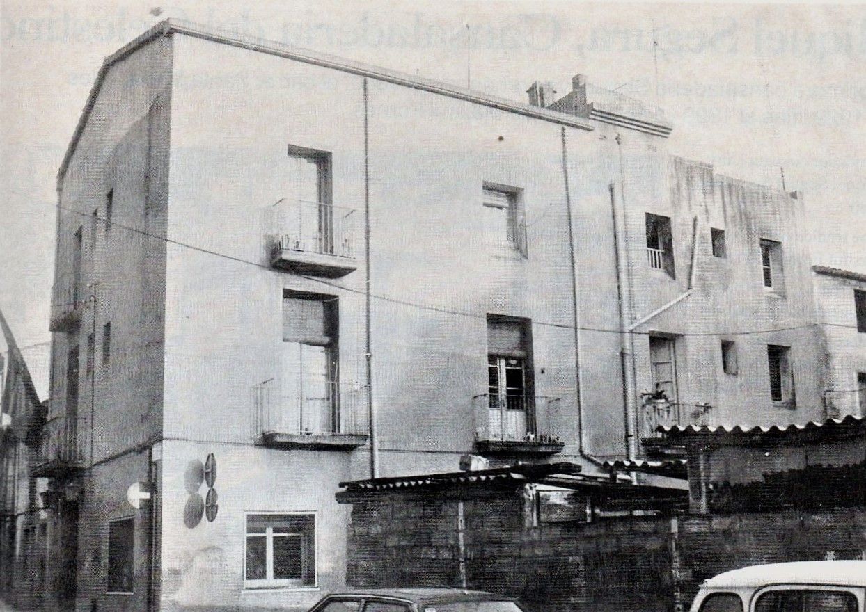 Cal Boniquet: de taverna a quarter de la Guàrdia Civil. FOTO: publicació rubinenca Rubricata, febrer de 1985