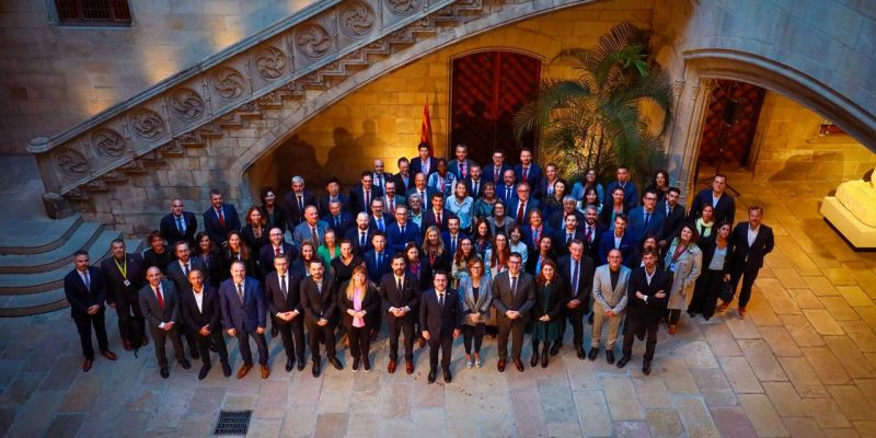 El president Pere Aragonès amb tots els delegats/des del Govern a l’exterior, els directors/es de les oficines d'ACCIÓ, i representants de l’Institut Ramon Llull, l'ICEC i PRODECA, tots ells encarregats d’internacionalitzar el país. FOTO: Departament d’Acció Exterior i Unió Europea