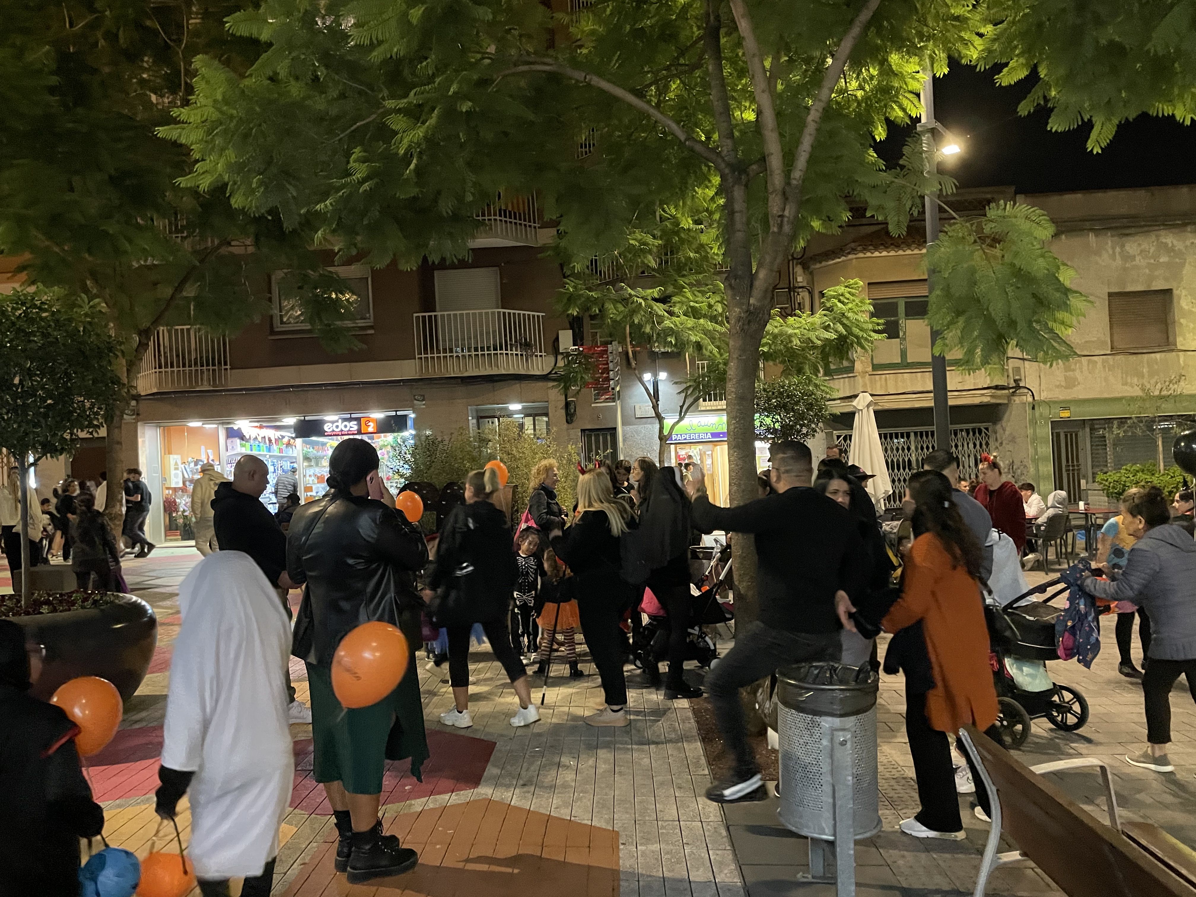 Rubí viu una Castanyada i Halloween ple de disfresses i panellets. FOTO: E.L.