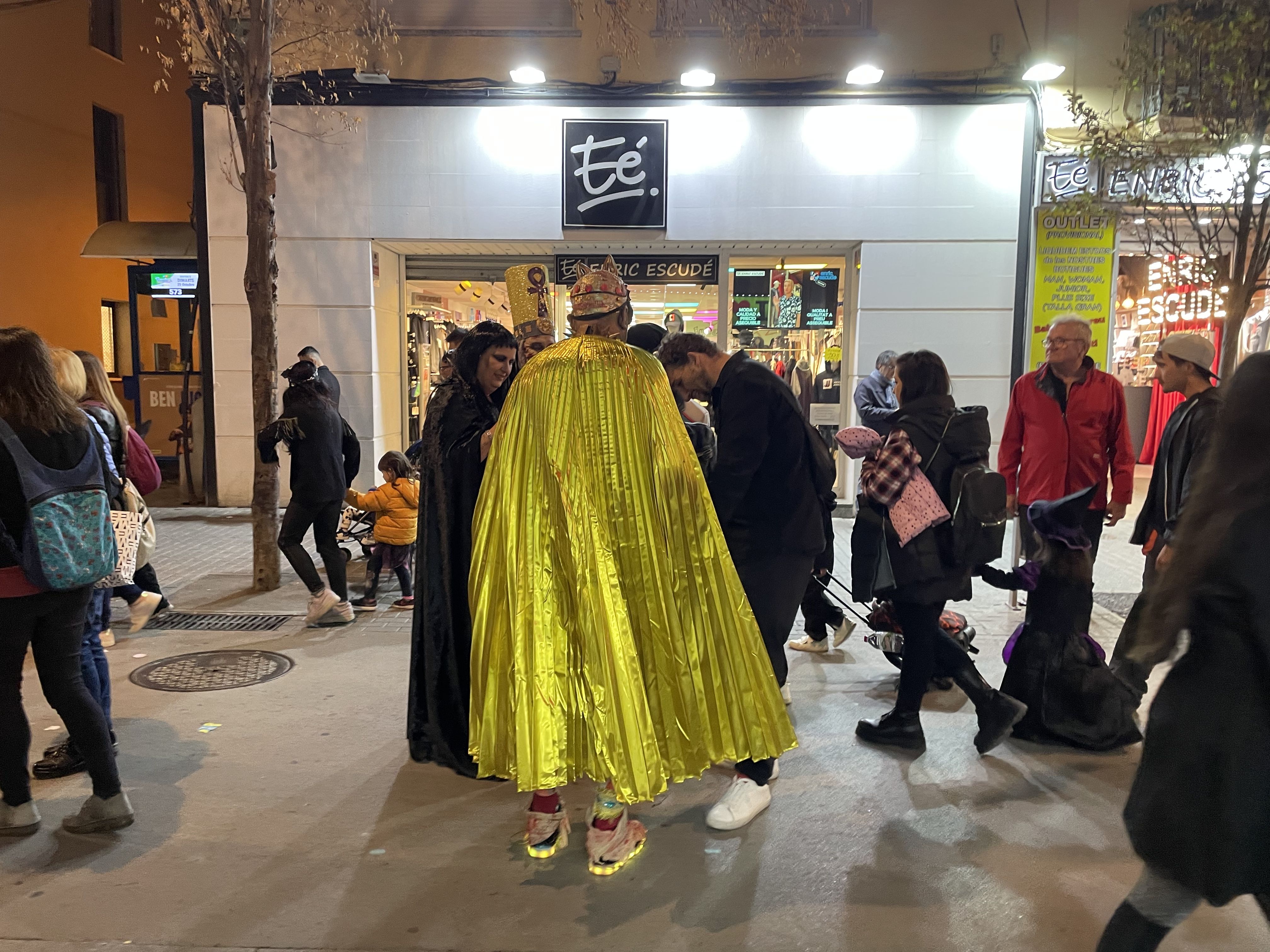 Rubí viu una Castanyada i Halloween ple de disfresses i panellets. FOTO: E.L.