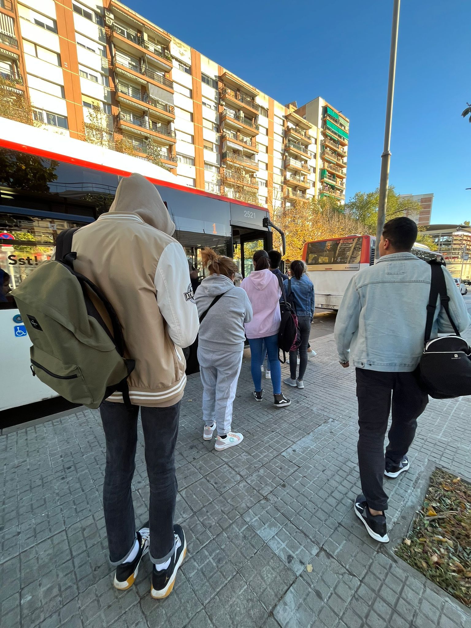 Els usuaris demanen que la freqüència d'autobusos millorin, i que es reforcin a les hores puntes. Foto: Cedida