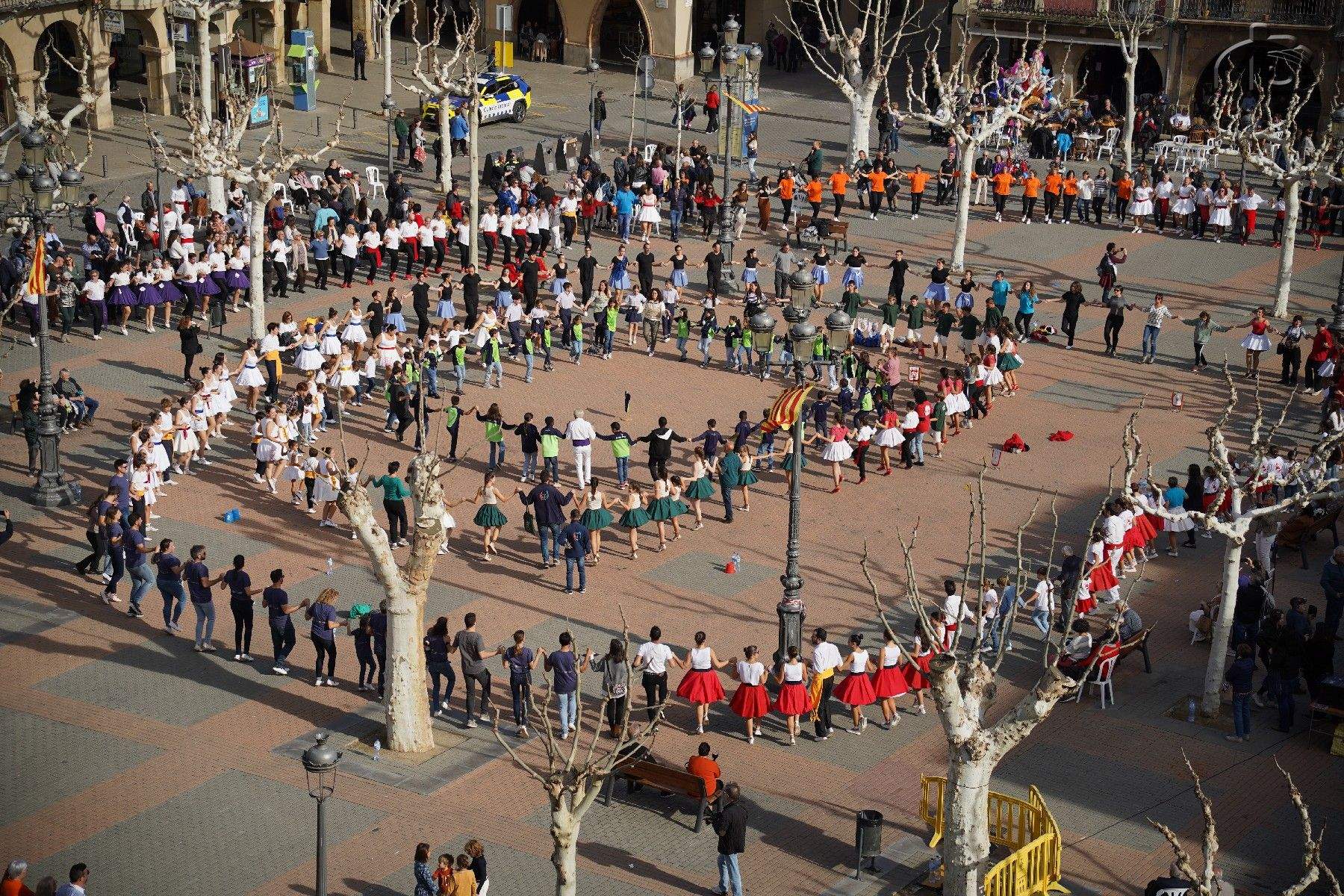 Sardana de germanor durant el Campionat de Campions. FOTO: Ràdio Balaguer