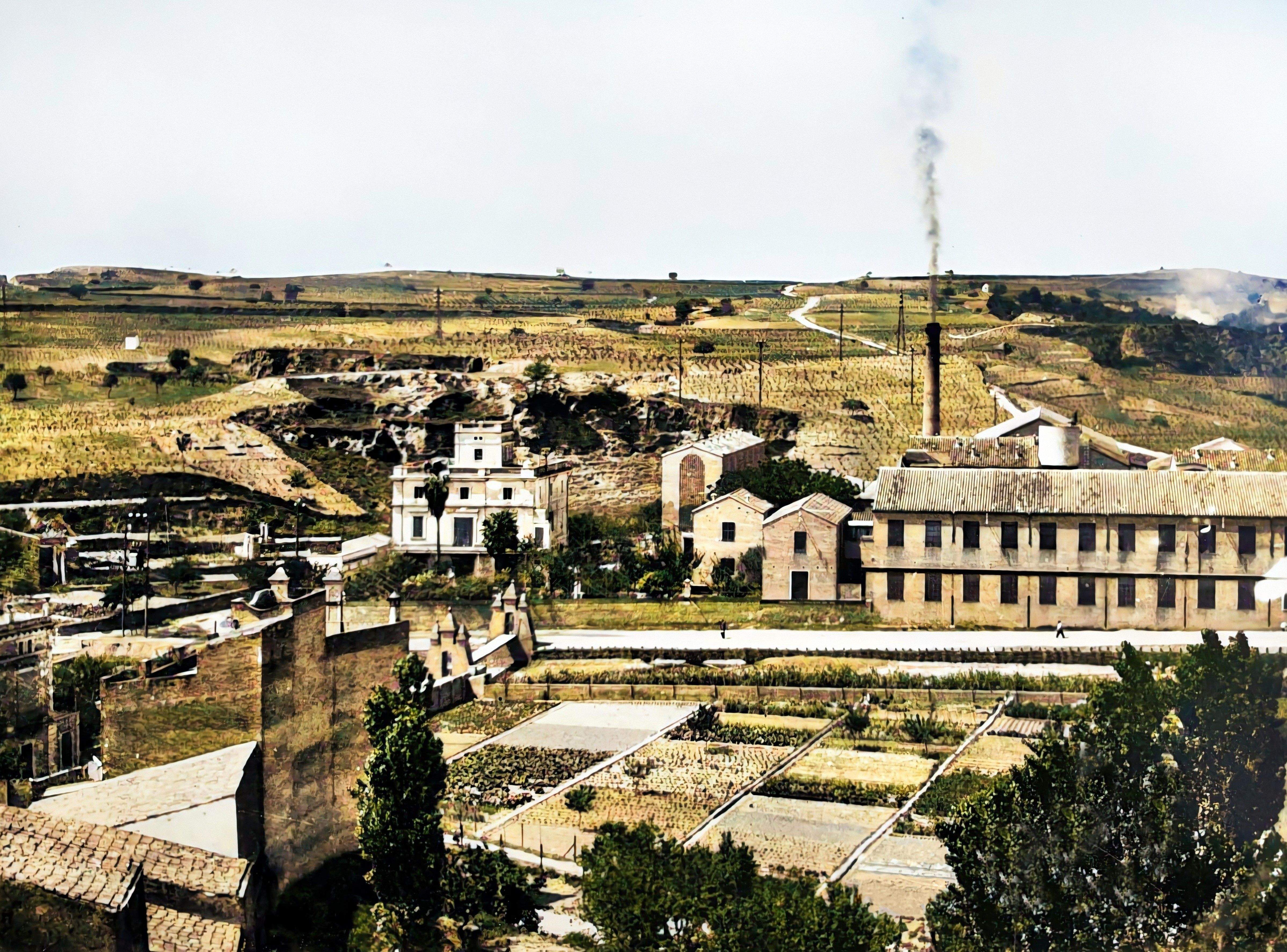 Vista del Vapor Nou i dels horts de l'Escardívol, dècada de 1910. FOTO: Arxiu fotogràfic de Can Xercavins Vista del Vapor Nou i dels horts de l'Escardívol, dècada de 1910. FOTO: Arxiu fotogràfic de Can Xercavins