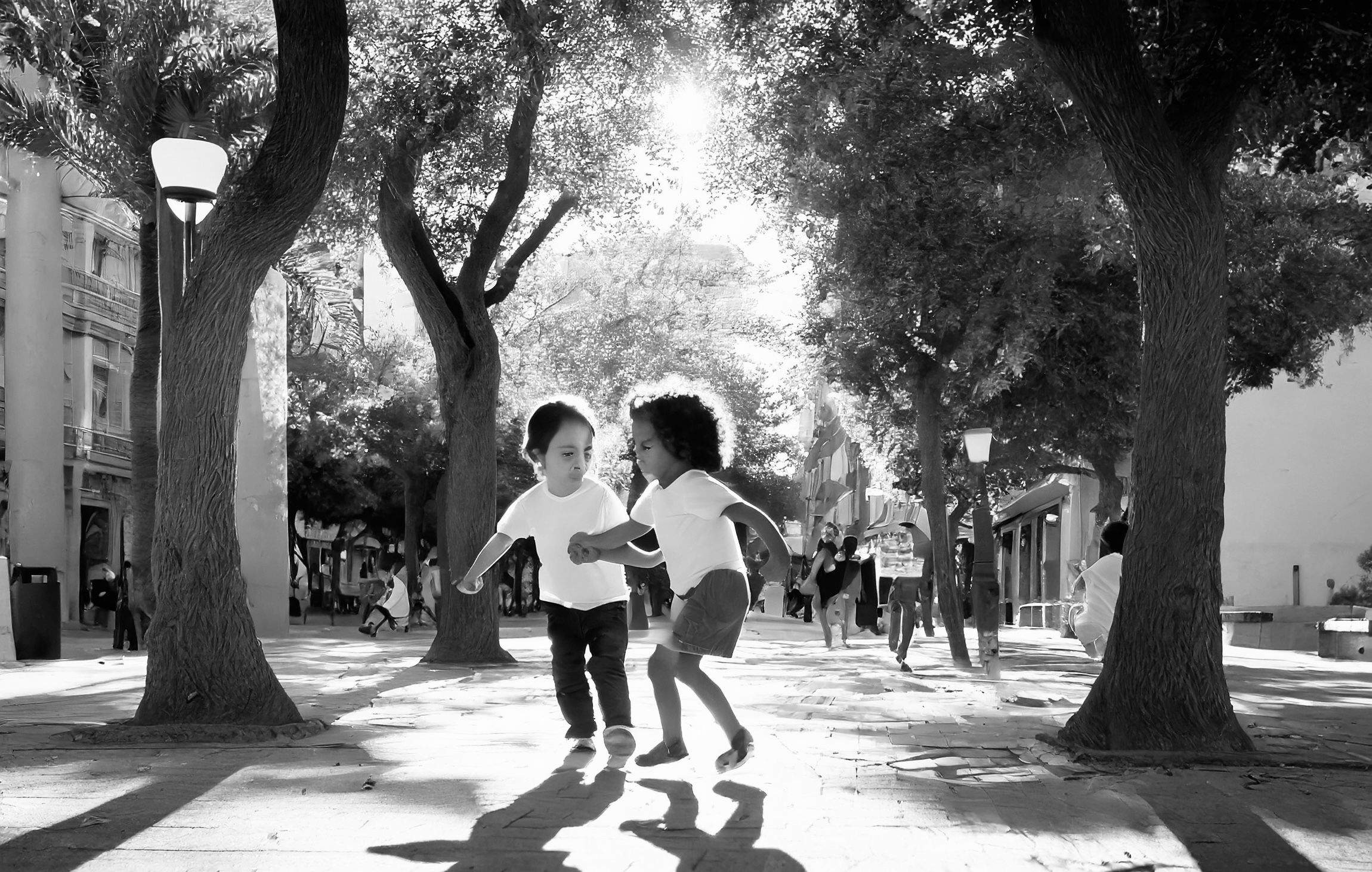 "El resultat de ciutat del futur no es va fer esperar, va aparèixer un carrer solitari sense ni una ànima amb els edificis d’abans".Foto: IA | Jordi Milà