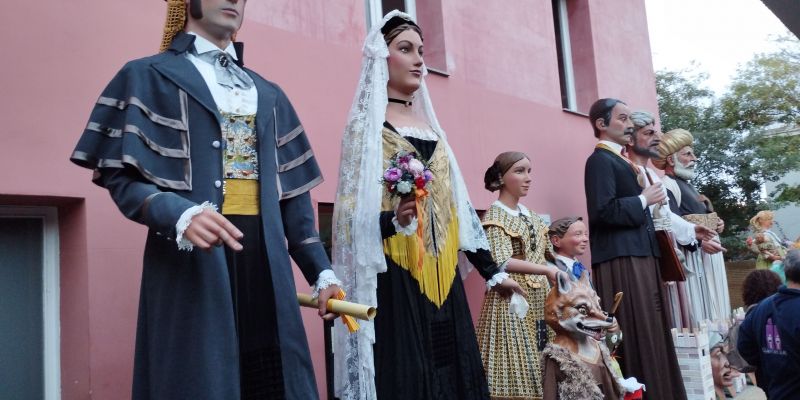 Els Gegants de Rubí a la sortida de Gavà. FOTO: Cedida