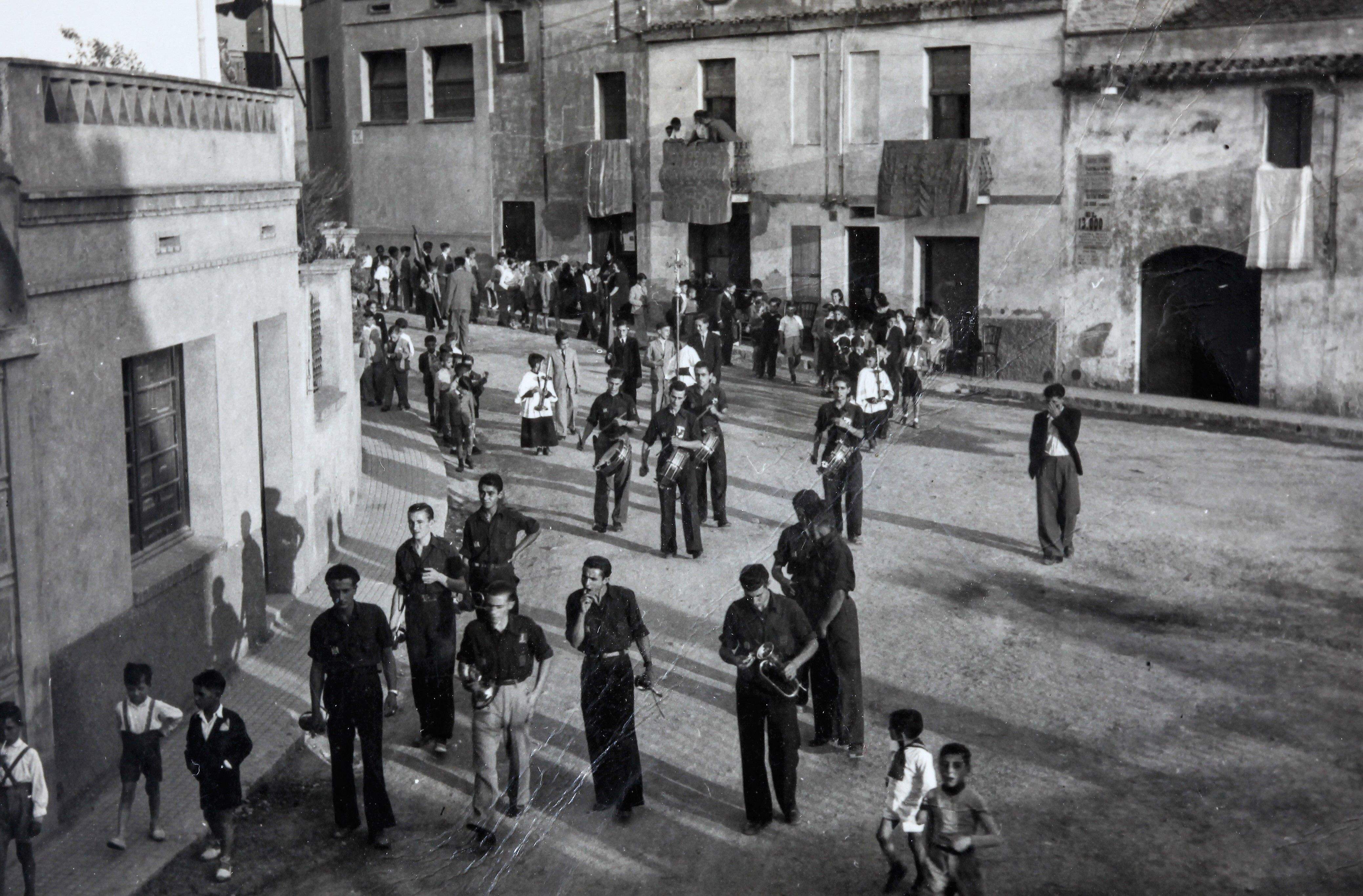 El Frente de Juventudes a la processó de Corpus de 1943. FOTO: Arxiu Fotogràfic del Museu de Rubí El Frente de Juventudes a la processó de Corpus de 1943. FOTO: Arxiu Fotogràfic del Museu de Rubí
