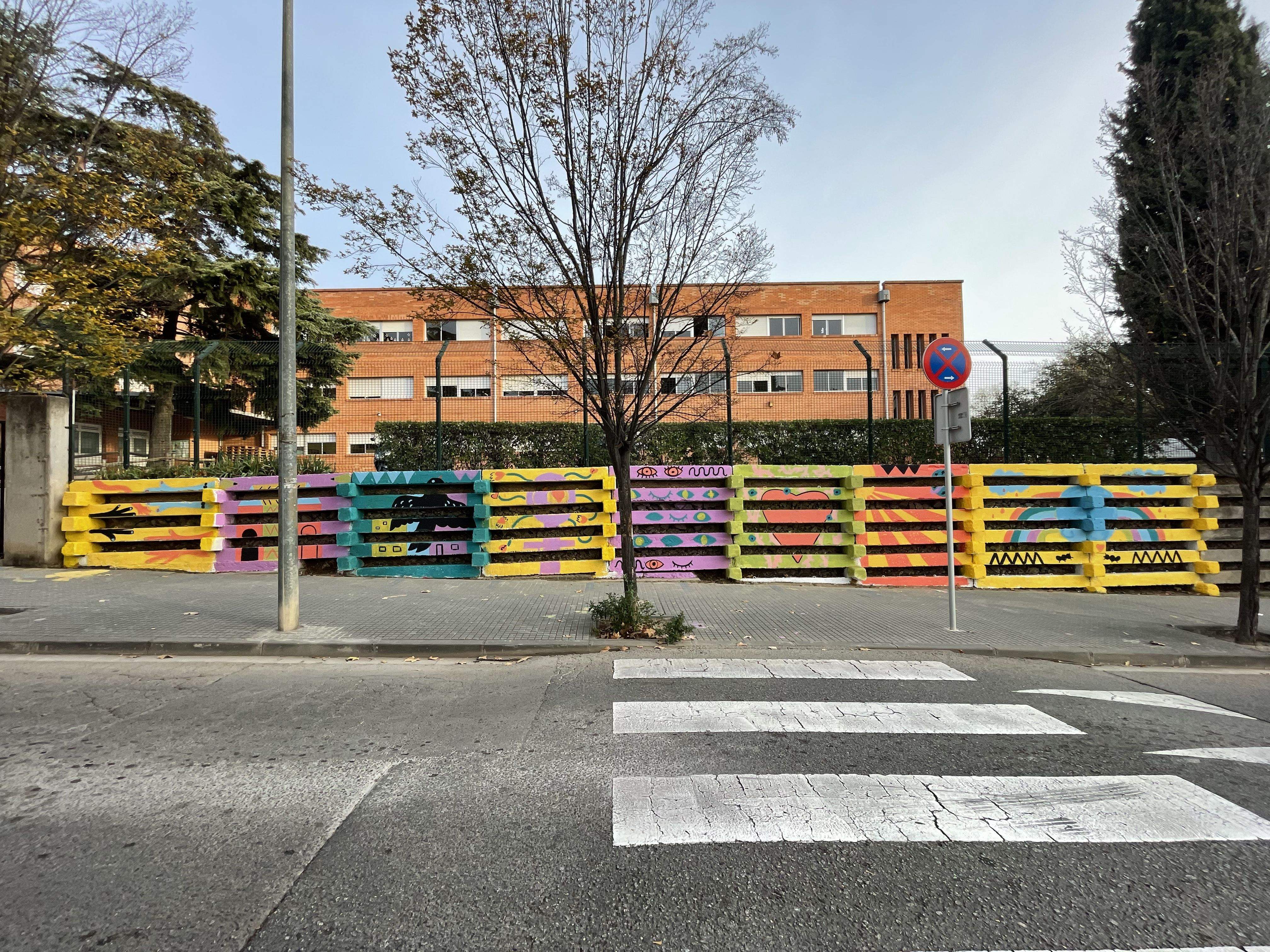 El mural exterior del Teresa Altet. FOTO: Estela Luengo