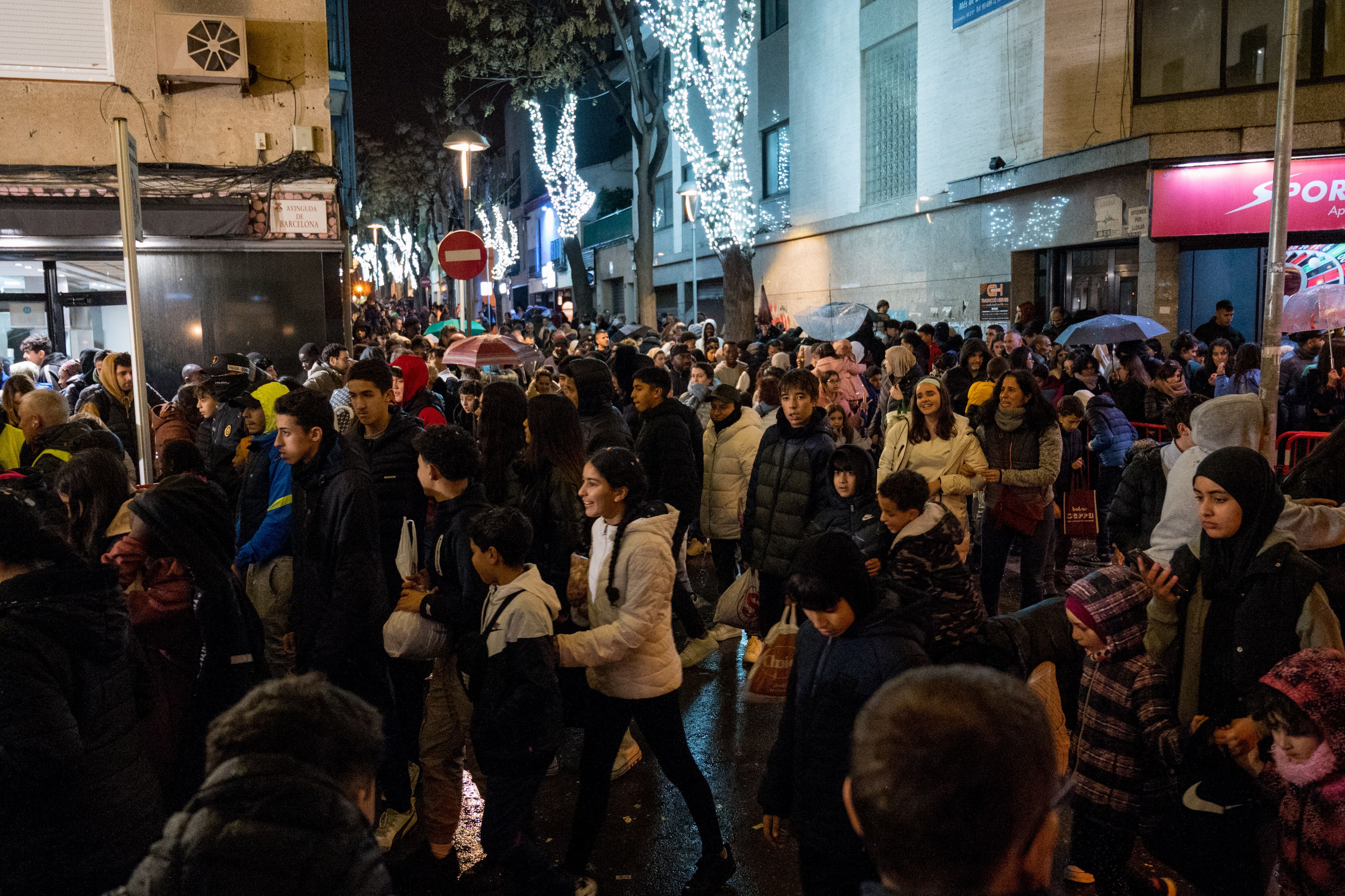 Per raons de seguretat, els patges no han tirat caramels al carrer Francesc Macià i l'avinguda Barcelona. Foto: Carmelo Jiménez