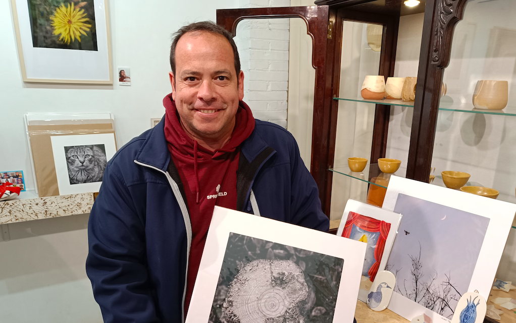 El premi que s'ha endut el rubinenc del Merc'ART ha sigut la tria de diverses obres. Foto: Sandra Bea