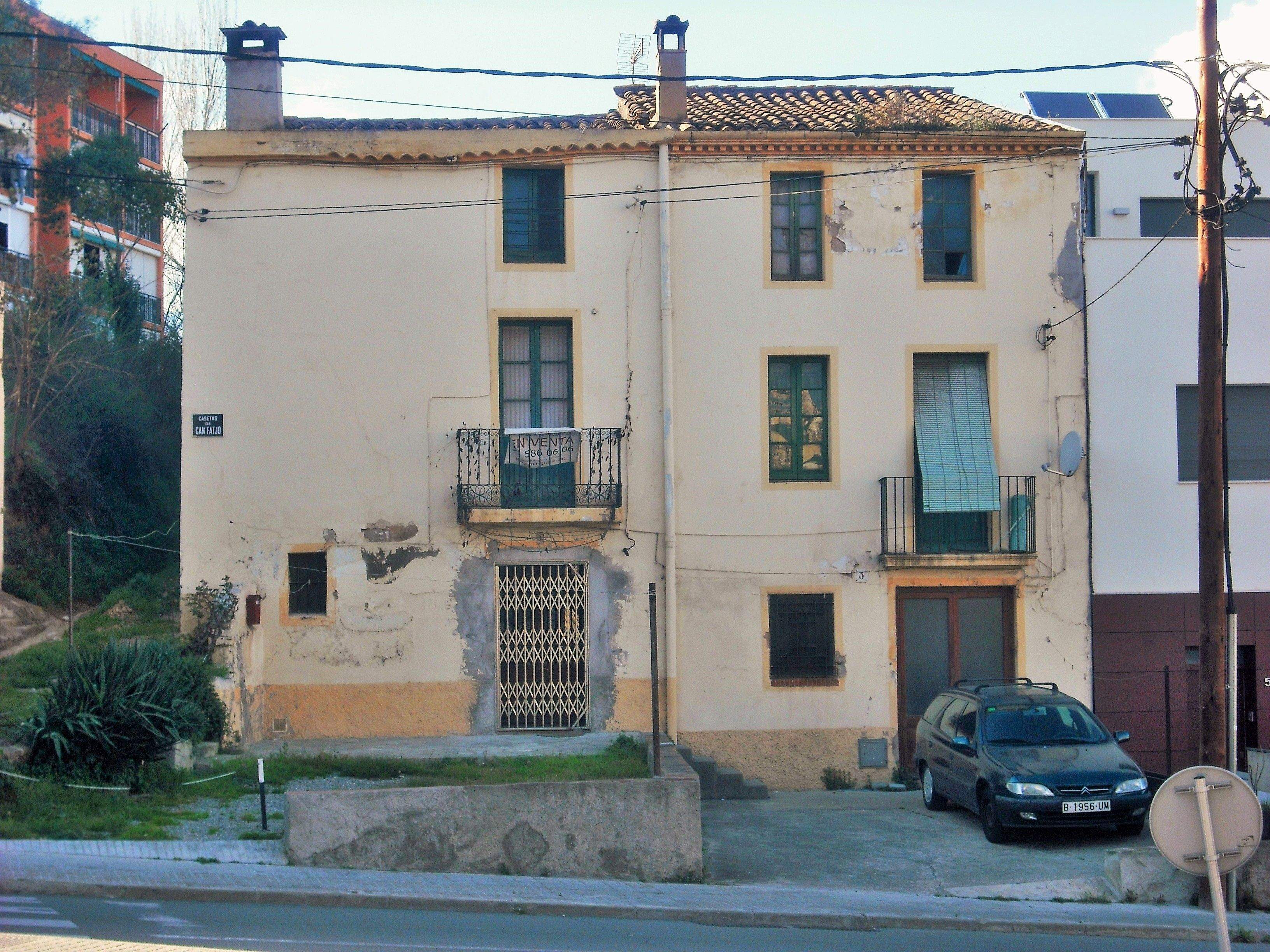 El que resta de les "casetes de Can Fatjó". FOTO: Jordi Vilalta El que resta de les "casetes de Can Fatjó". FOTO: Jordi Vilalta