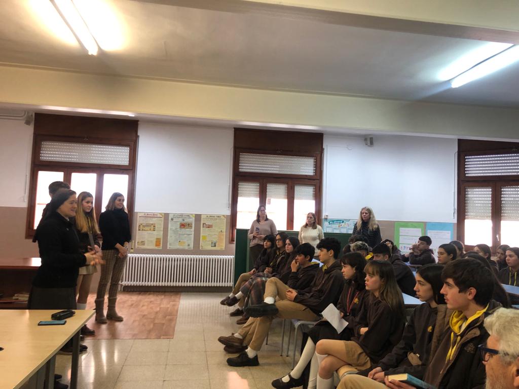 Alumnes del Regina Carmeli donen 455€ a Rubí Solidari. FOTO: Cedida