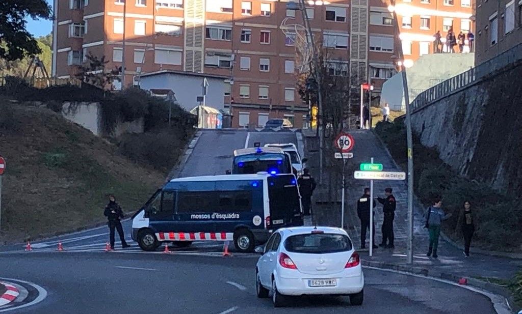 Dispositiu en el marc del POE Antiterrorista al barri del Pinar. FOTO: Cedida