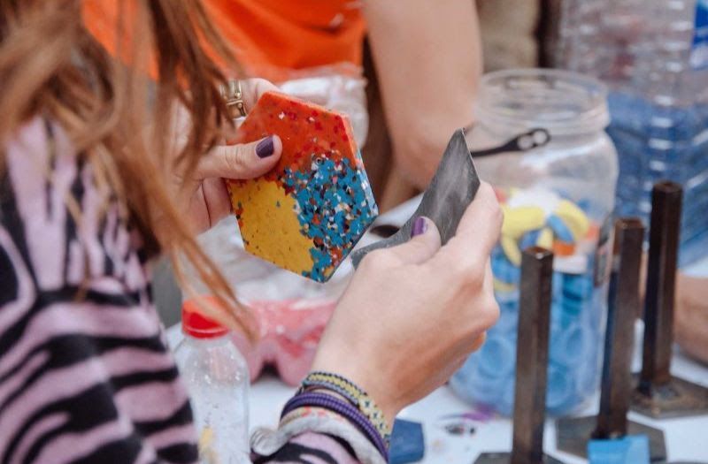 Nou taller per aprendre com funciona el reciclatge dels plàstics. FOTO: Ajuntament de Rubí