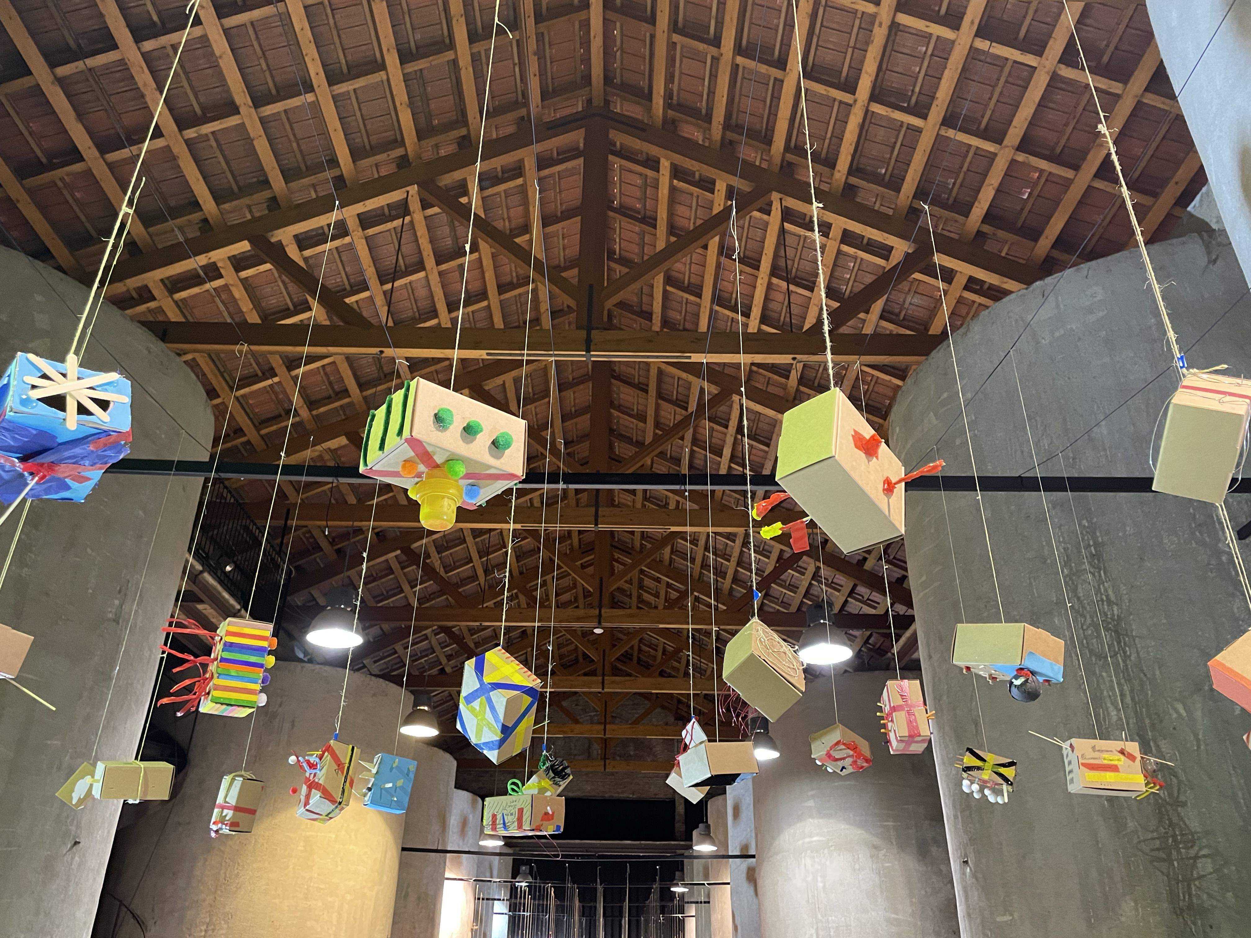 Els alumnes de Rubí reivindiquen la pau amb exposicions artístiques. FOTO: E.L.