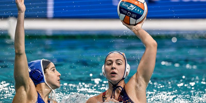 L'Ariadna Ruiz en un partit de waterpolo. FOTO: Cedida