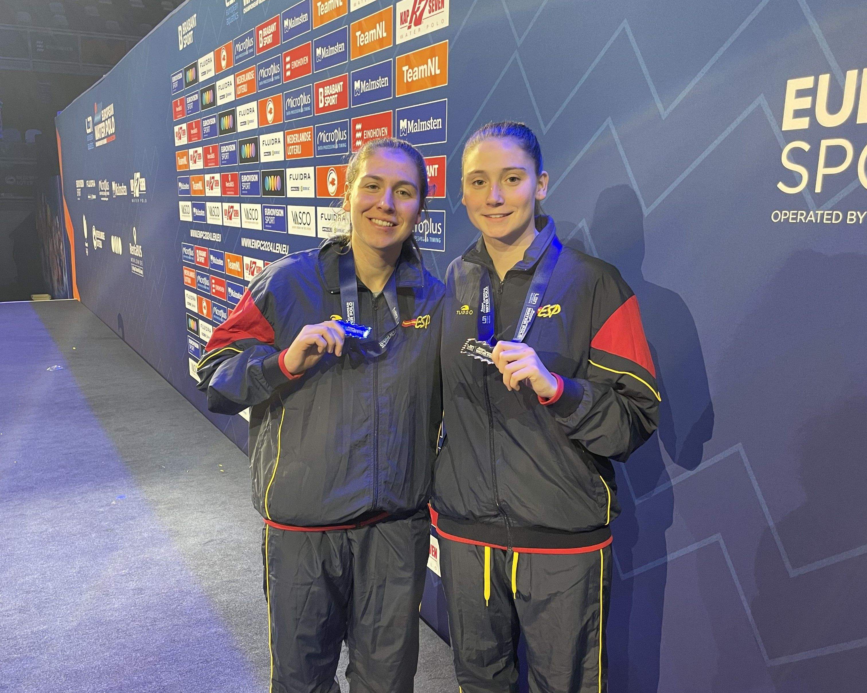 L'Ariadna i l'Elena Ruiz, waterpolistes rubinenques. FOTO: Cedida