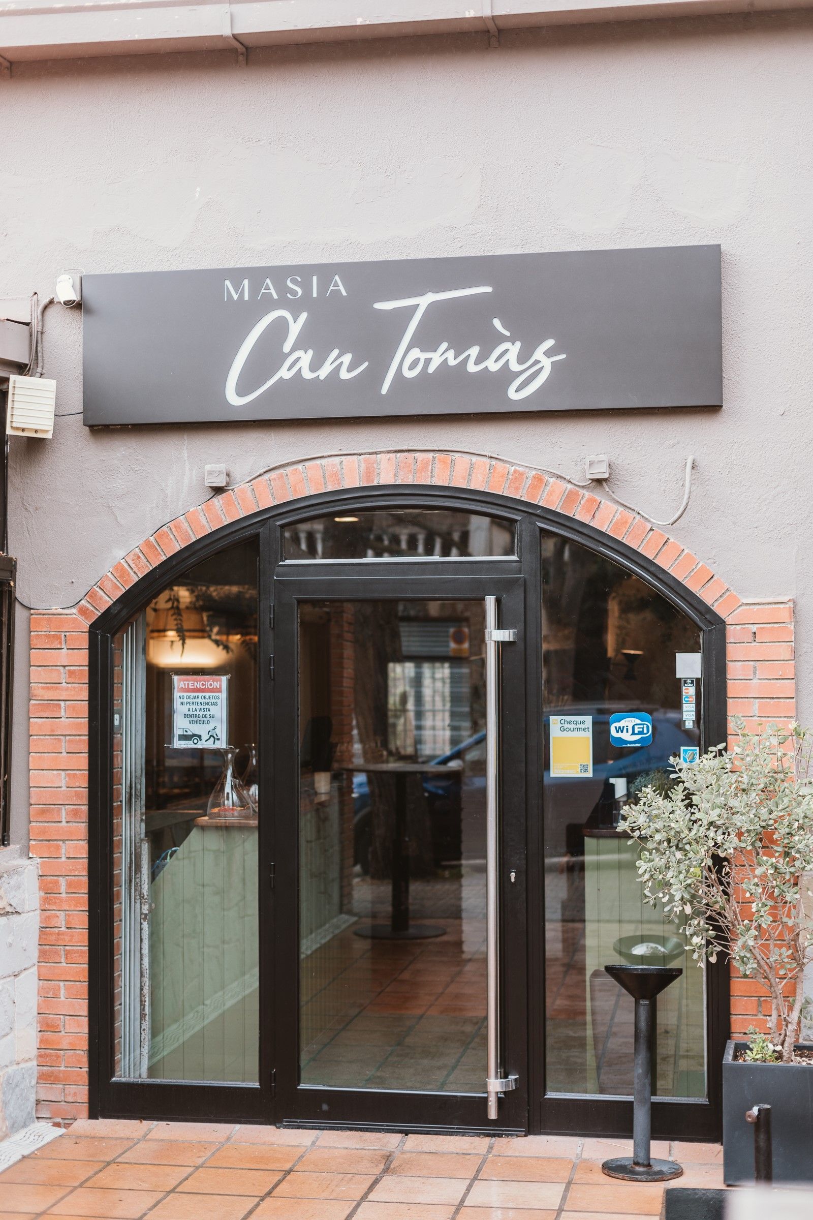 Façana del restaurant de Sant Cugat, Masia Can Tomàs. FOTO: Cedida Façana del restaurant de Sant Cugat, Masia Can Tomàs. FOTO: Cedida
