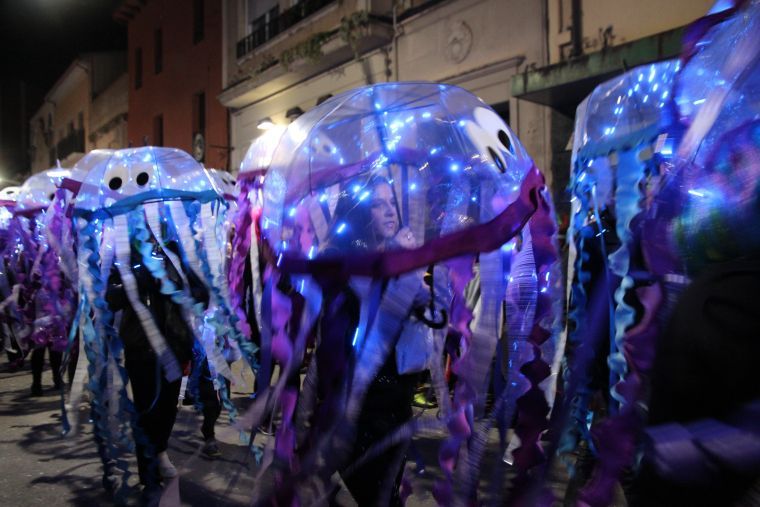 Com és habitual, durant aquests dies les temperatures soles ser baixes i hem d'escollir la disfressa perfecta per a no passar gaire fred. Foto: Arxiu
