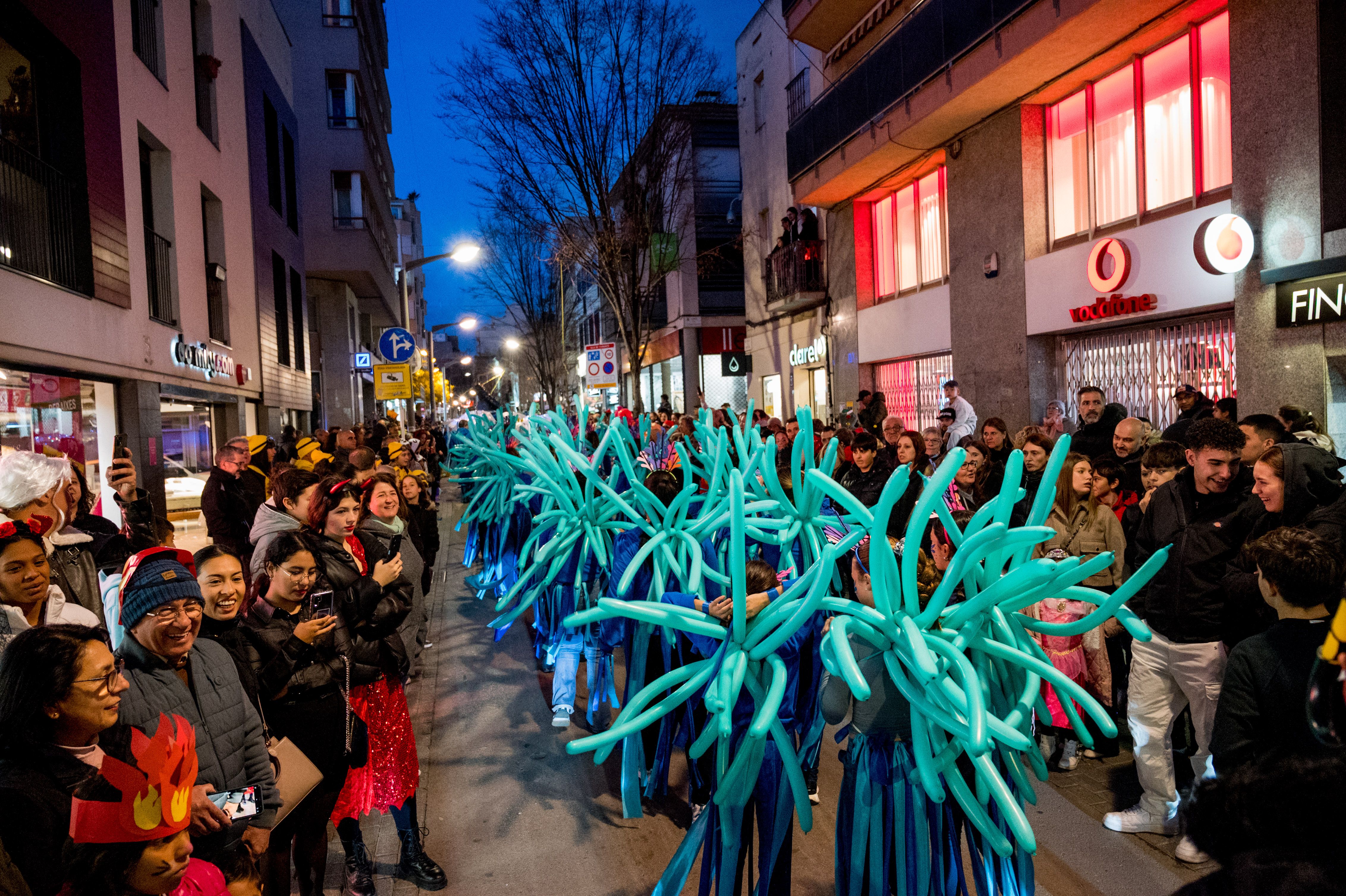 La mítica companyia de La Tal ha animat la cercavila. Foto: Carmelo Jiménez