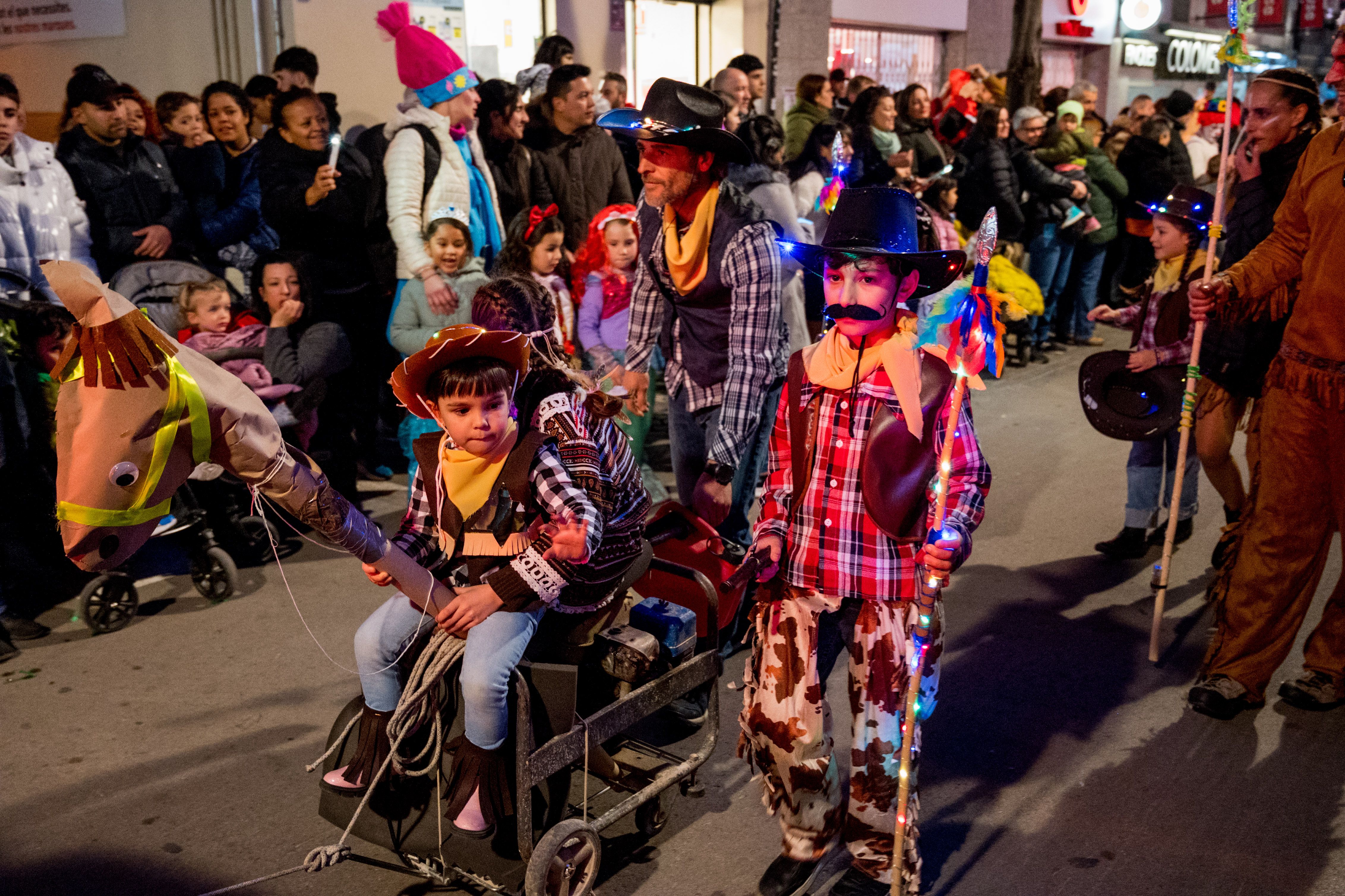 La mítica companyia de La Tal ha animat la cercavila. Foto: Carmelo Jiménez