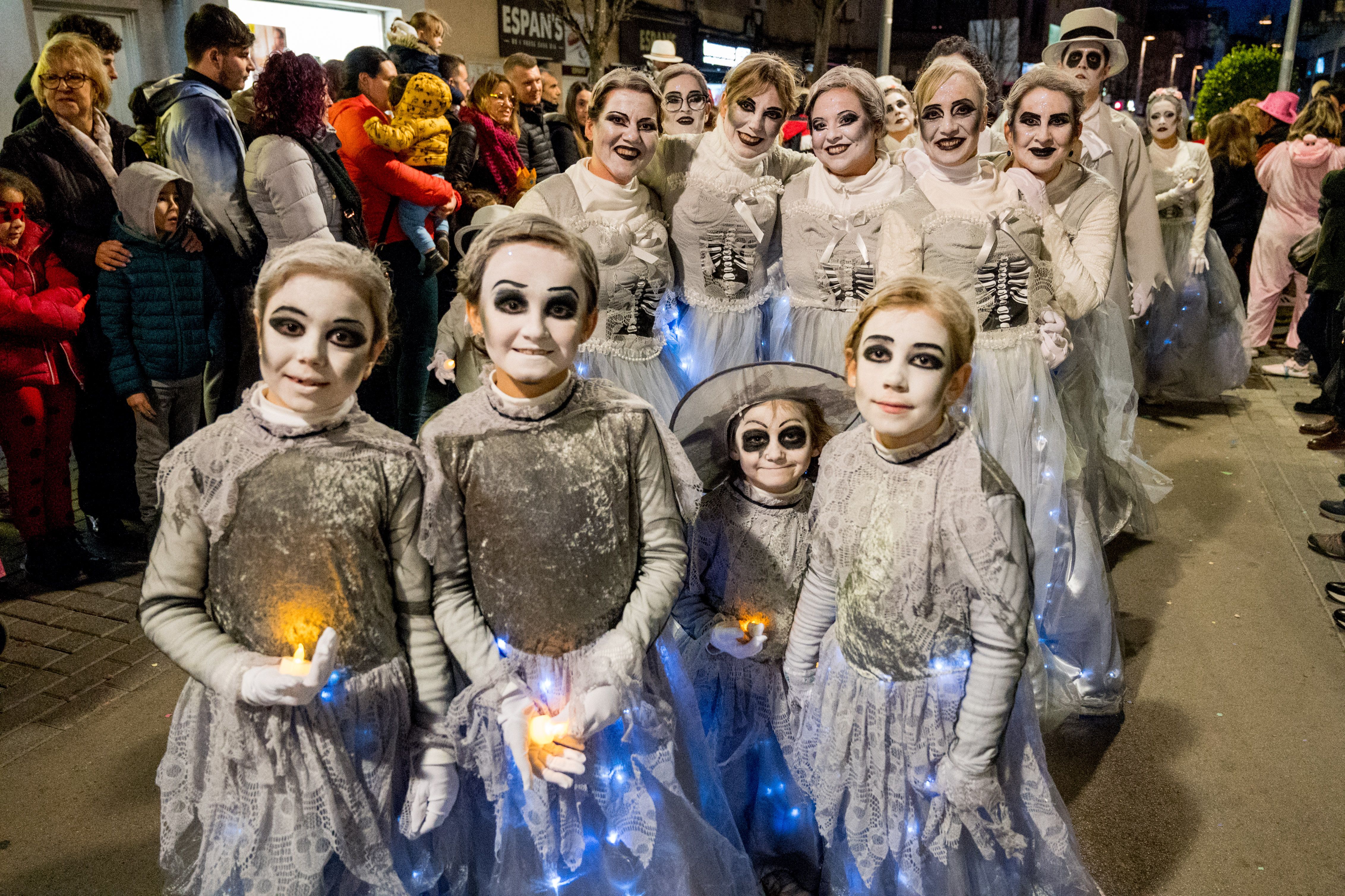 La rua ha portat la música més actual amb balls de tota mena. Foto: Carmelo Jiménez