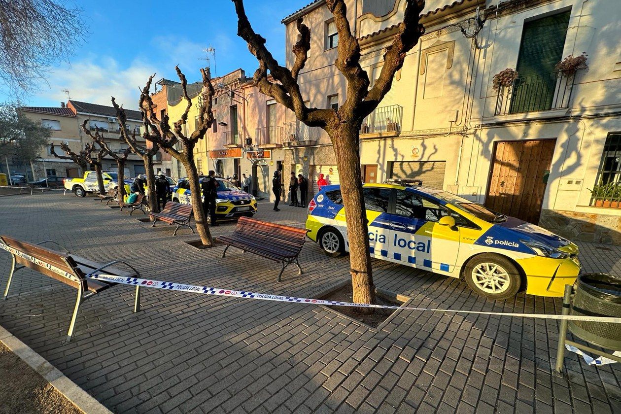 Desallotjat un immoble a la plaça Marquès de Barberà. FOTO: Ajuntament de Rubí