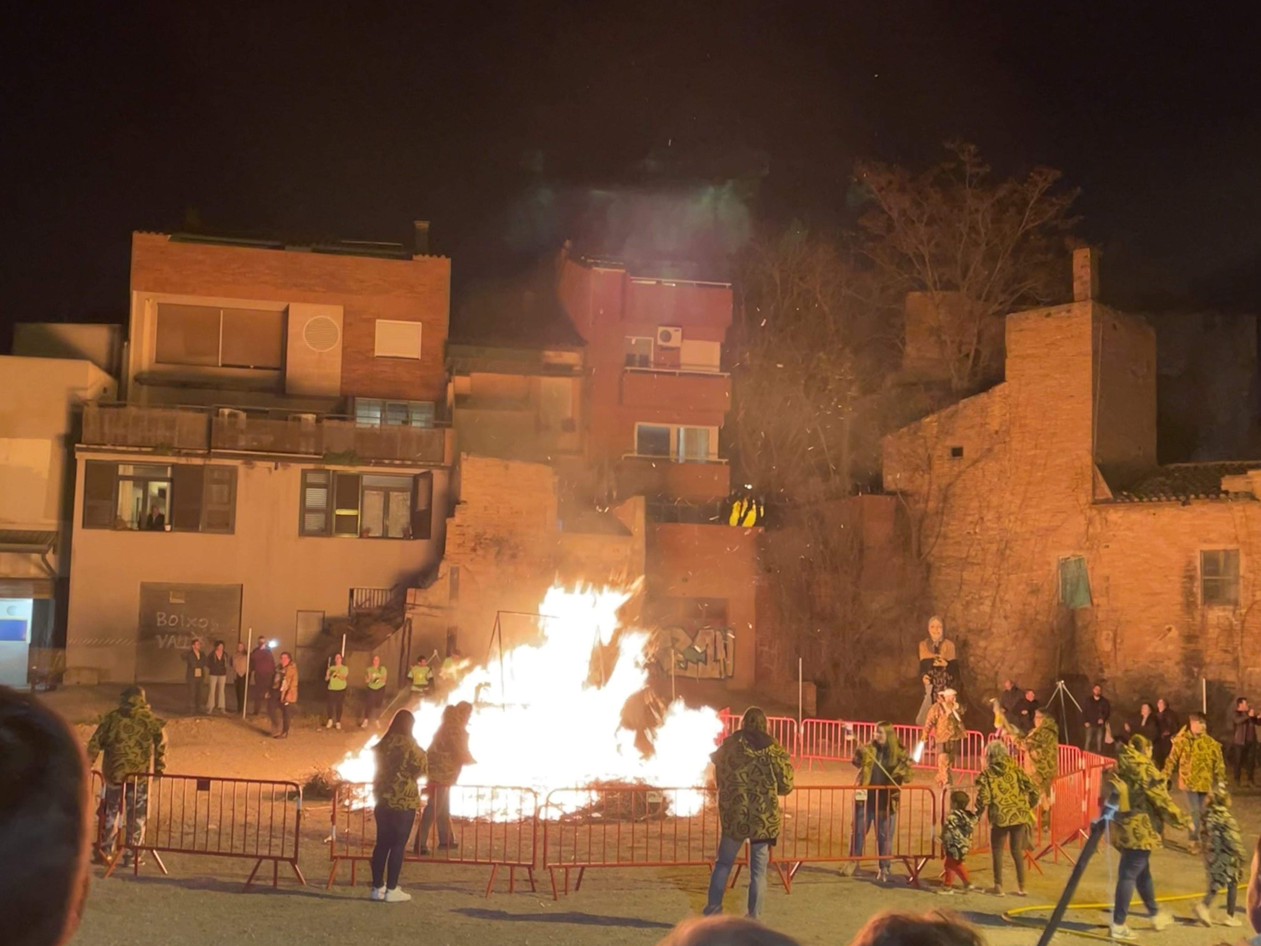 Rubí diu adéu al Carnaval 2024 amb la crema de la sardina. FOTO: E.L.